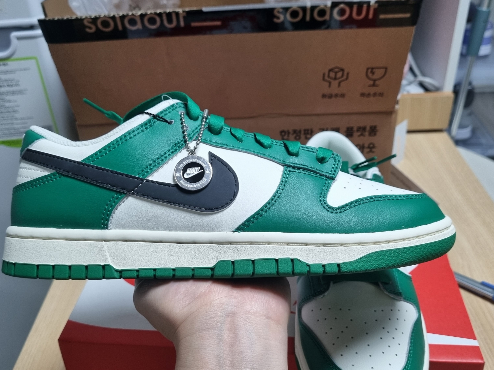 Nike Dunk Low Retro SE Jackpot Malachite 착용 스타일