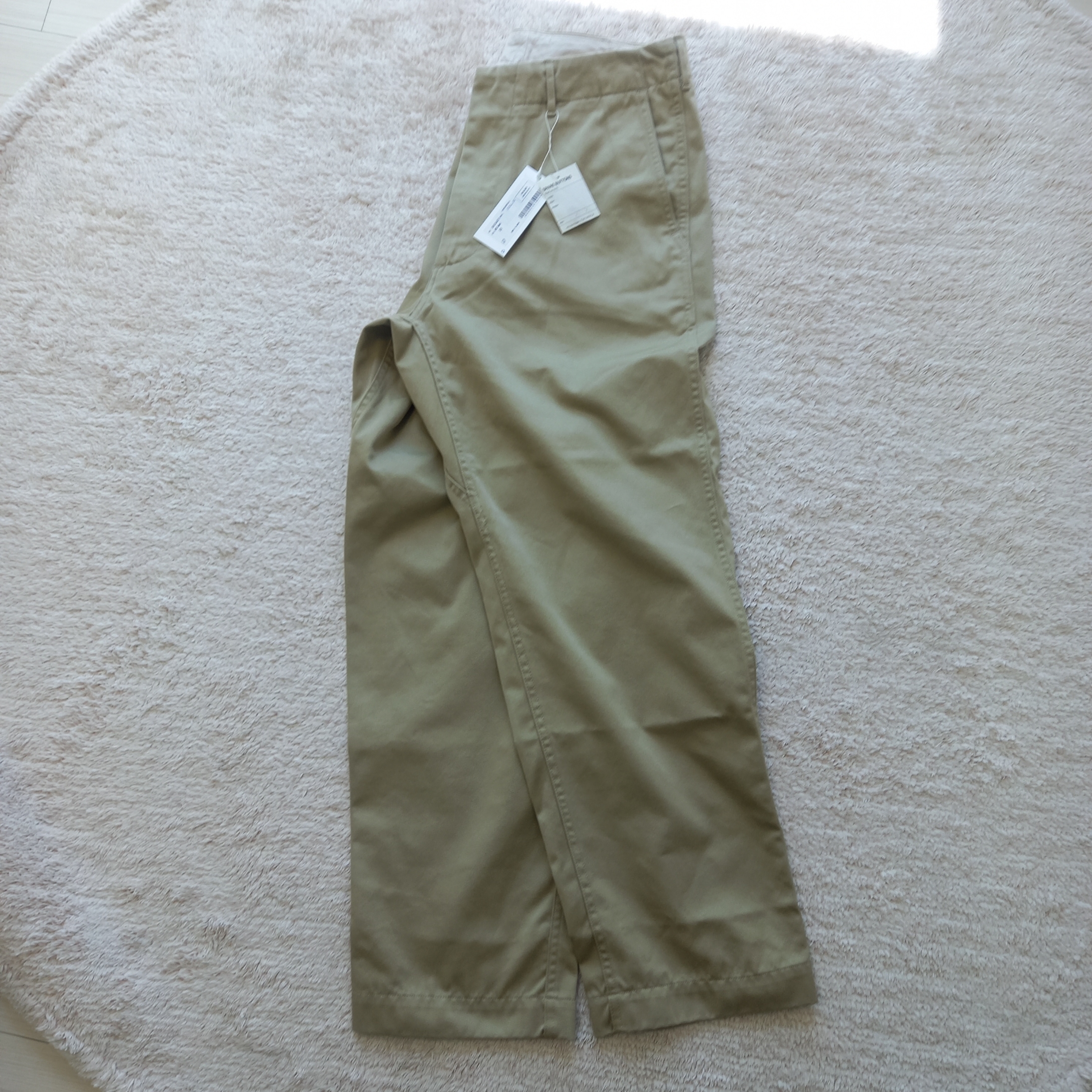 Nanamica Wide Chino Pants Khaki 착용 스타일 - 2