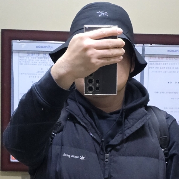 Arc'teryx Sinsolo Hat Black 착용 스타일