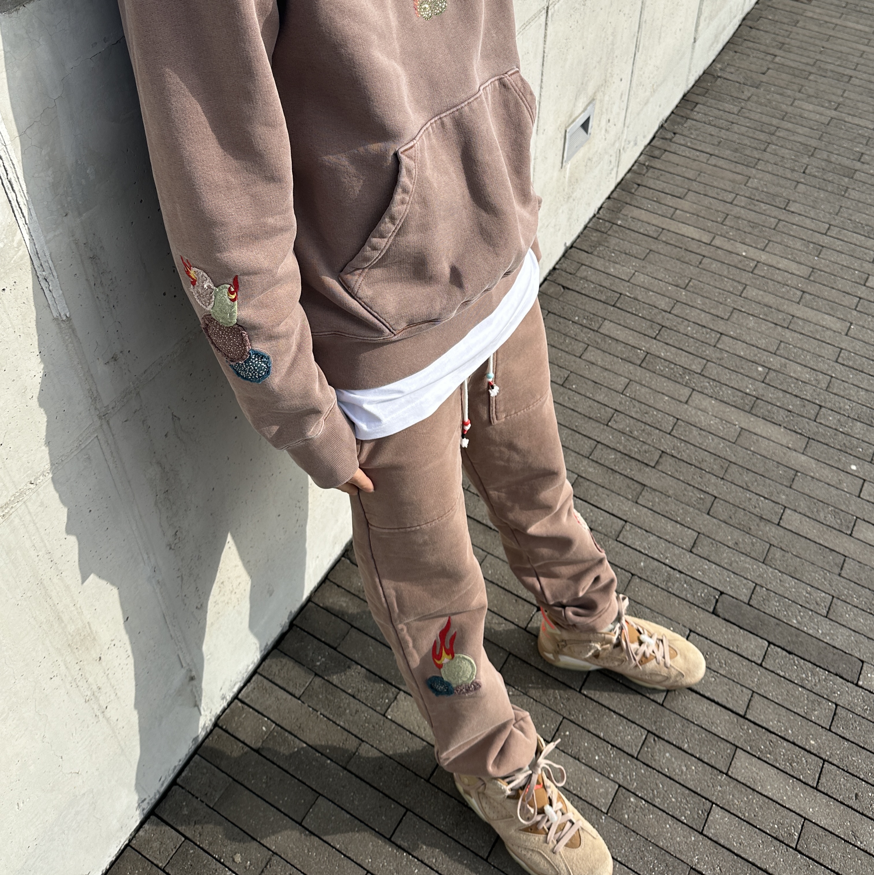 Jordan 6 x Travis Scott Retro SP British Khaki, Jordan x Travis Scott Hoodie Antique Brown - Asia 착용 스타일 - 2