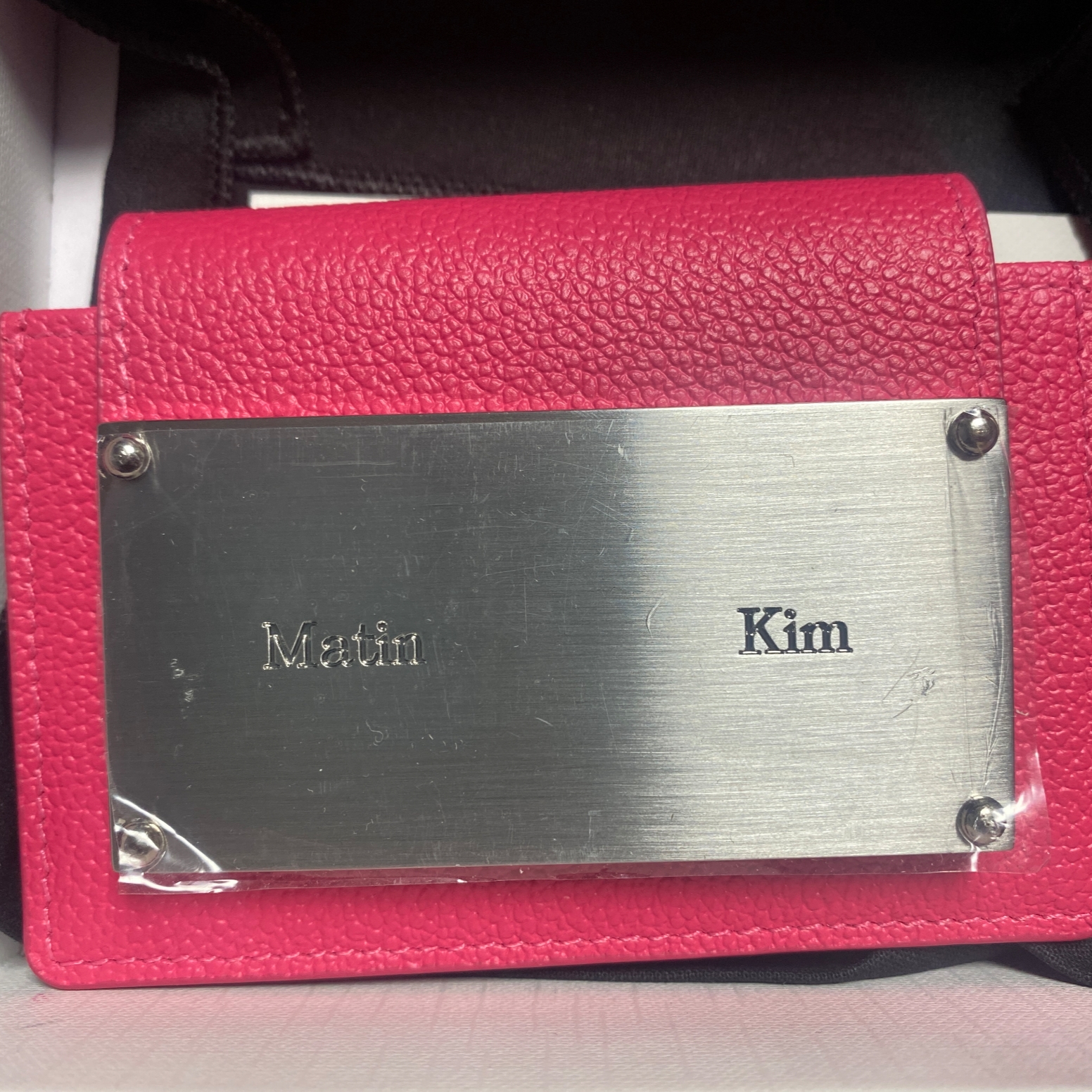 Matin Kim Accordion Wallet Hot Pink 착용 스타일