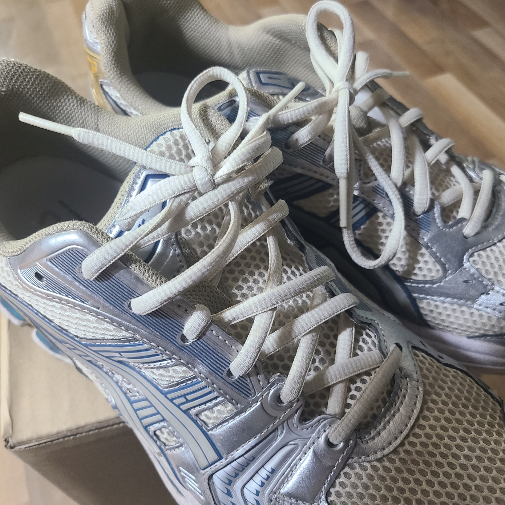 Asics Gel-Kayano 14 Cream Pure Silver 착용 스타일