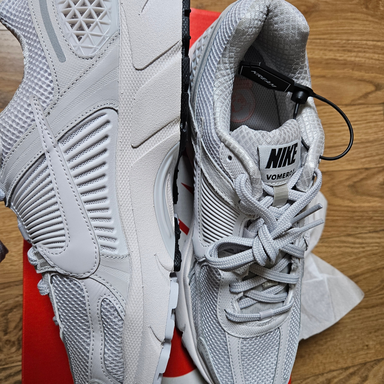 Nike Zoom Vomero 5 SP Vast Grey 2023 착용 스타일 - 2