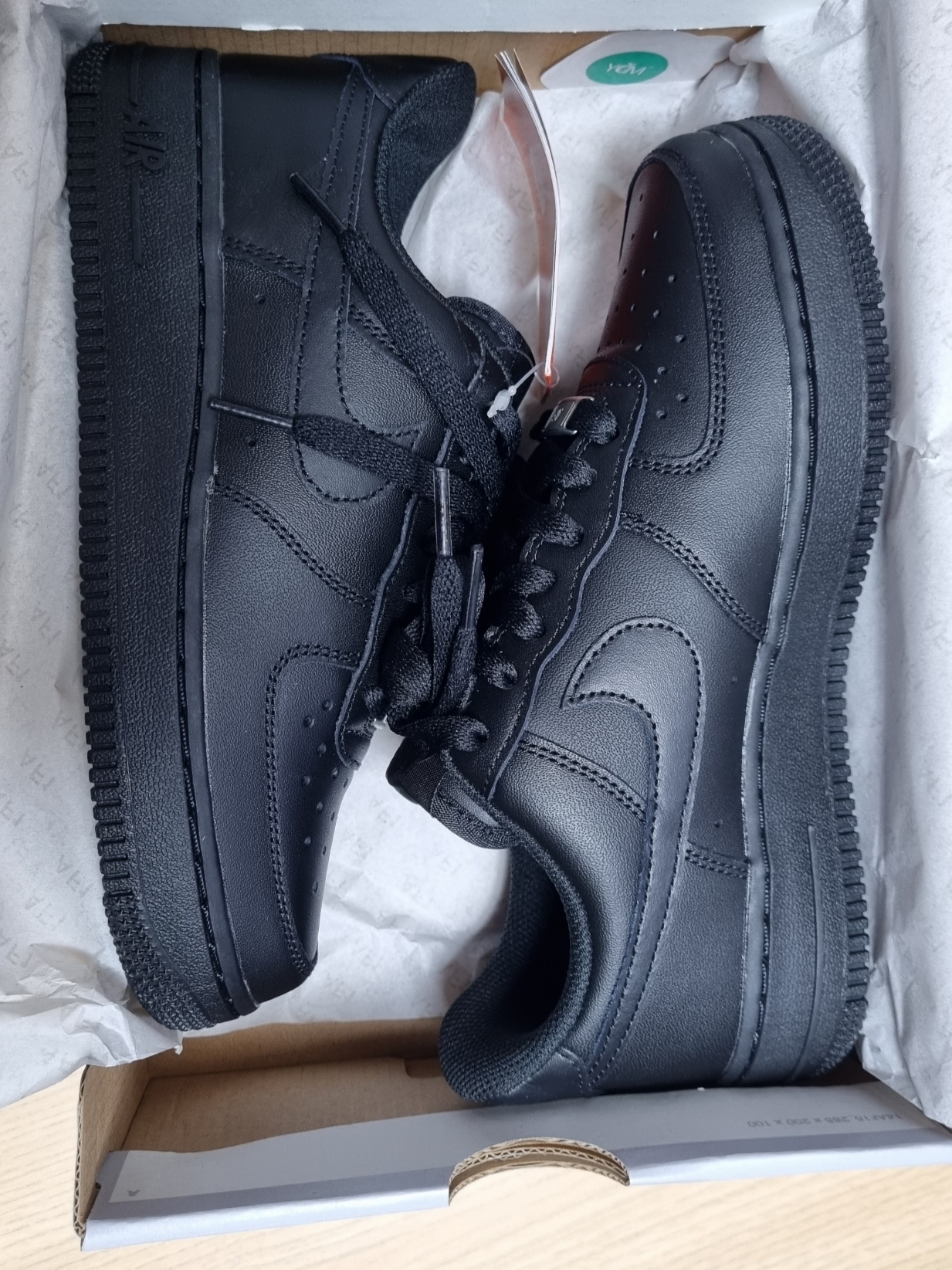 (W) Nike Air Force 1 '07 Low Triple Black 착용 스타일