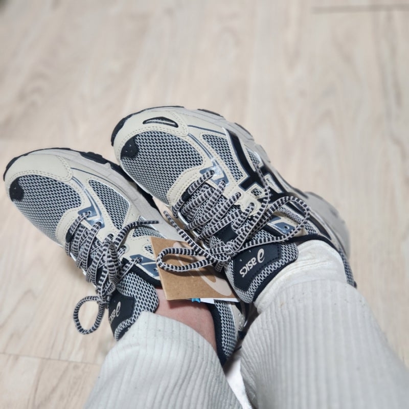 Asics Gel-Venture 6 Feather Grey Black 착용 스타일