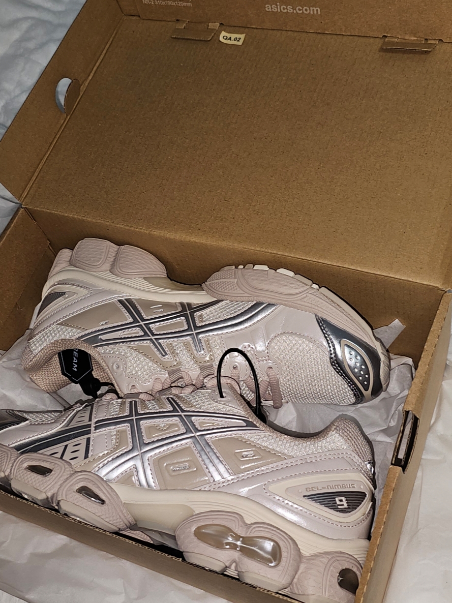 (W) Asics Gel-Nimbus 9 Cream Mineral Beige 착용 스타일