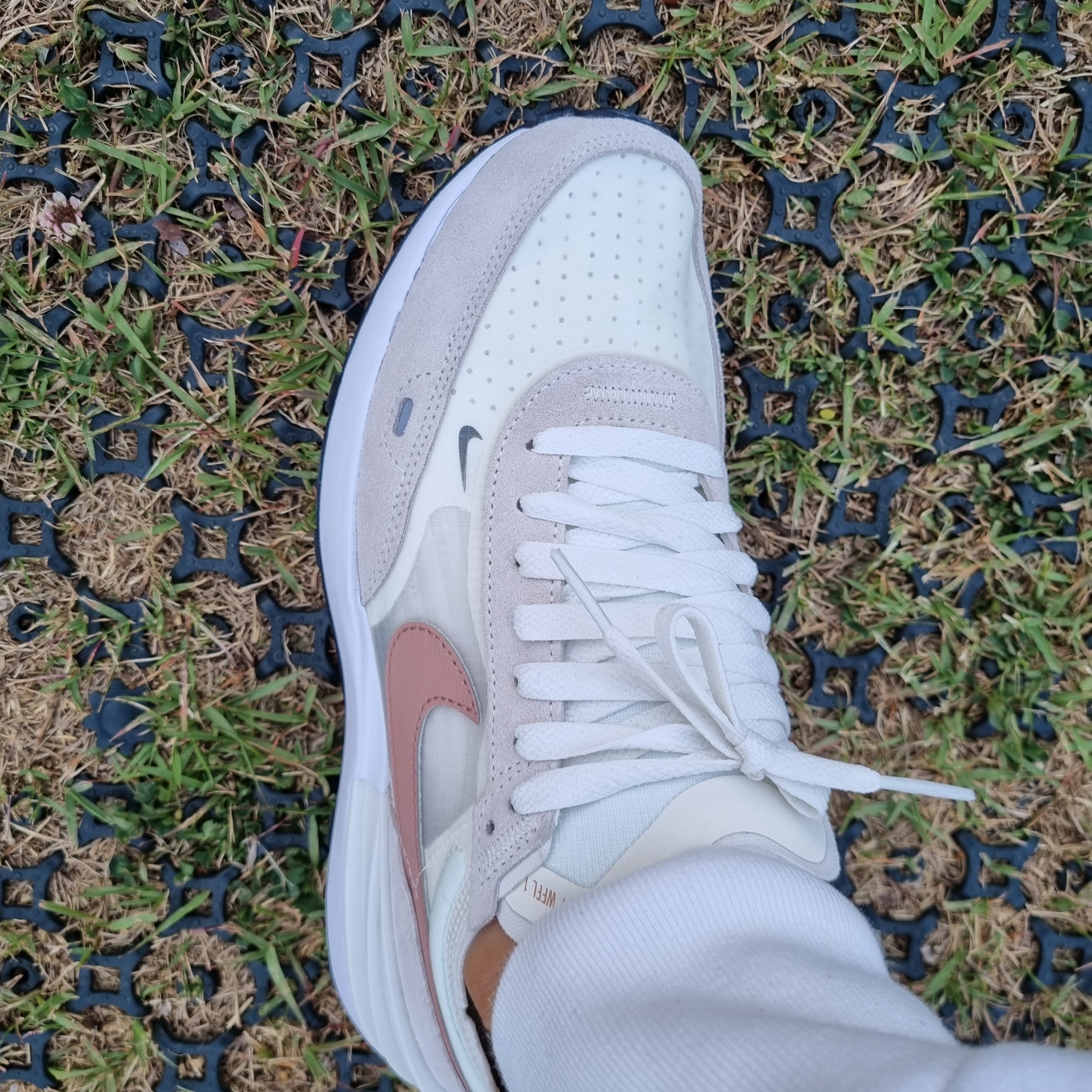 (W) Nike Waffle One Sail Rose Whisper 착용 스타일 - 1