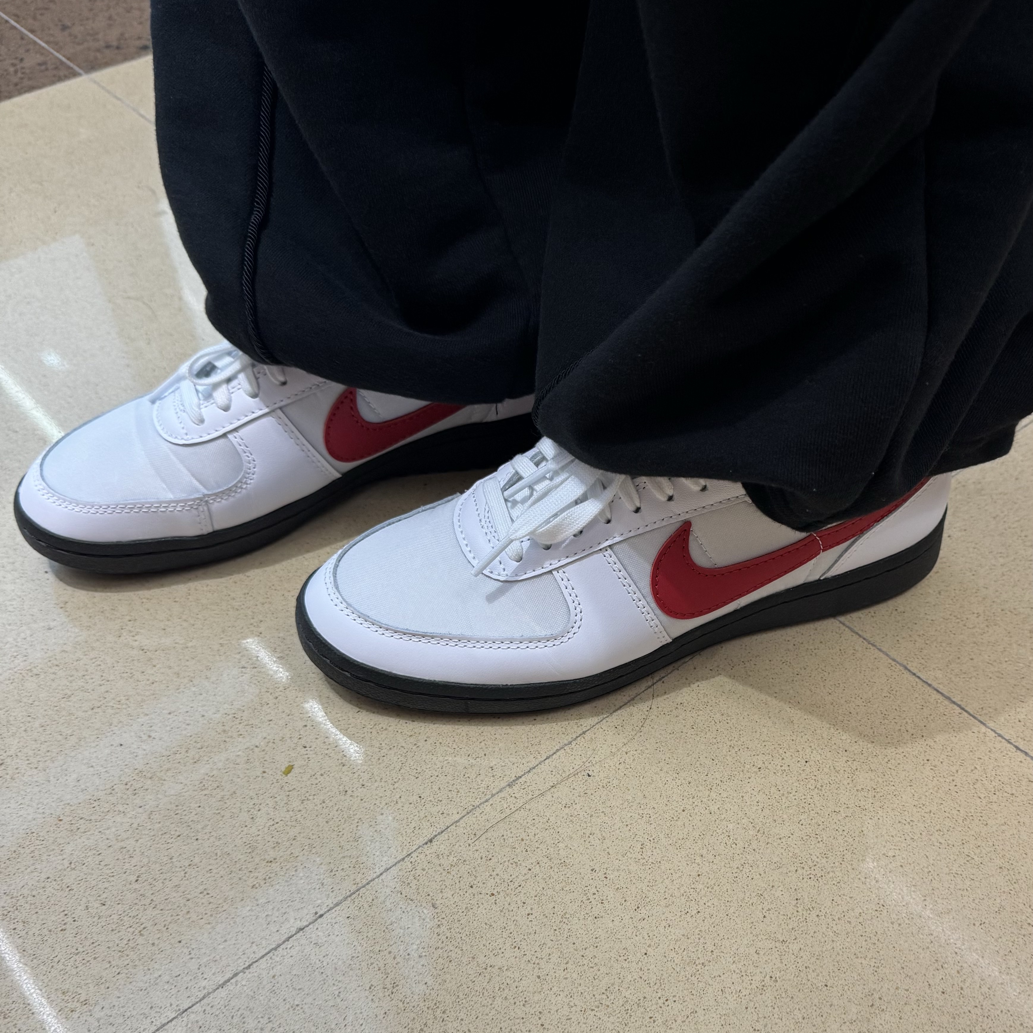 Nike Field General 82 SP White and Varsity Red 착용 스타일