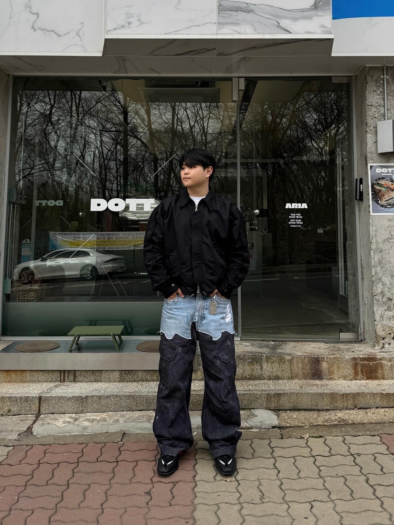Nike x Martine Rose Shox MR4 Black 착용 스타일 - 1