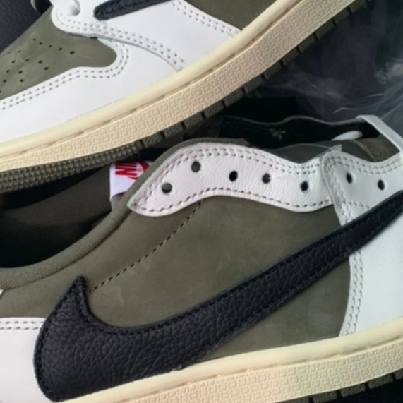 (W) Jordan 1 x Travis Scott Retro Low OG SP Medium Olive 착용 스타일