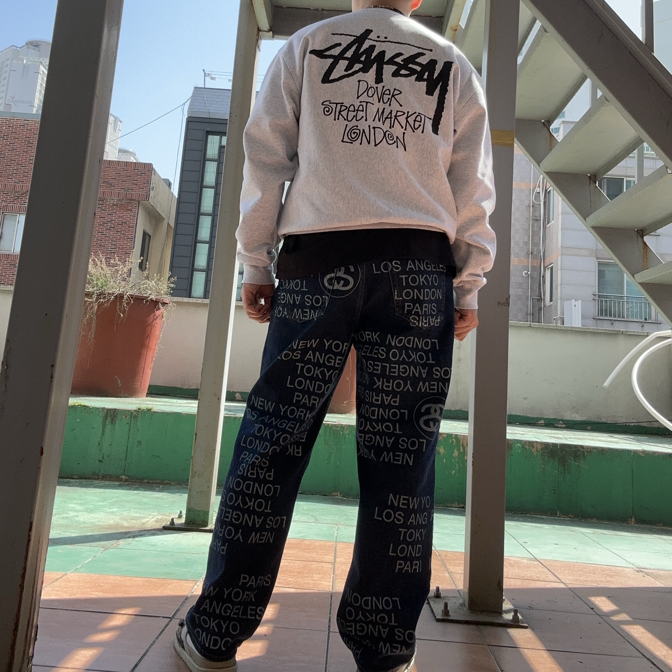Stussy Big OL’ Jean City Link Denim One Wash, Stussy Stock DSM New York Crew Ash Heather 2024 착용 스타일