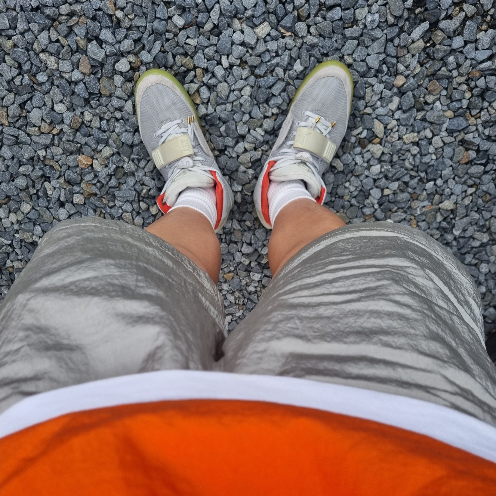 Nike Air Yeezy 2 Pure Platinum 착용 스타일
