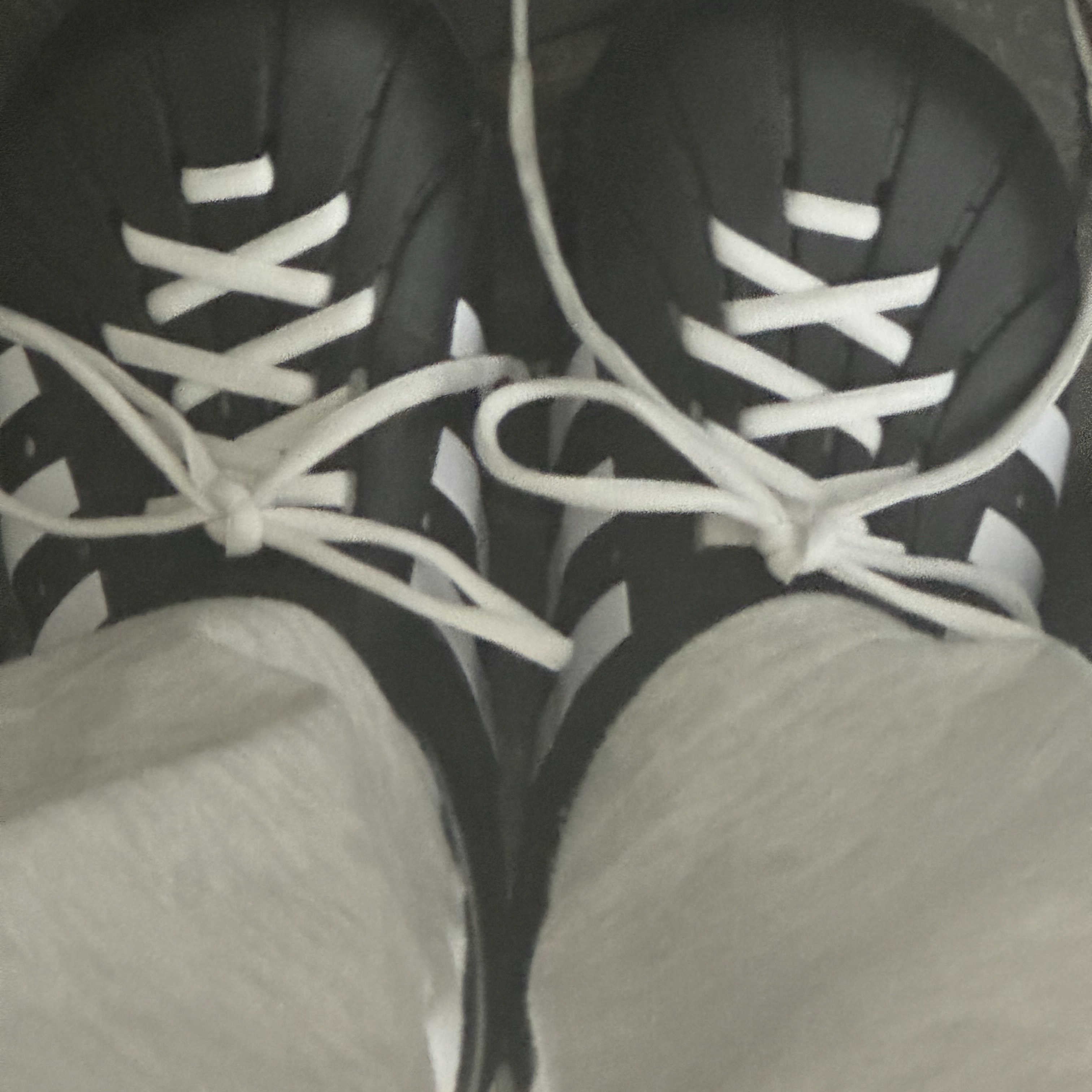 Adidas Adilette Clog Black White 착용 스타일