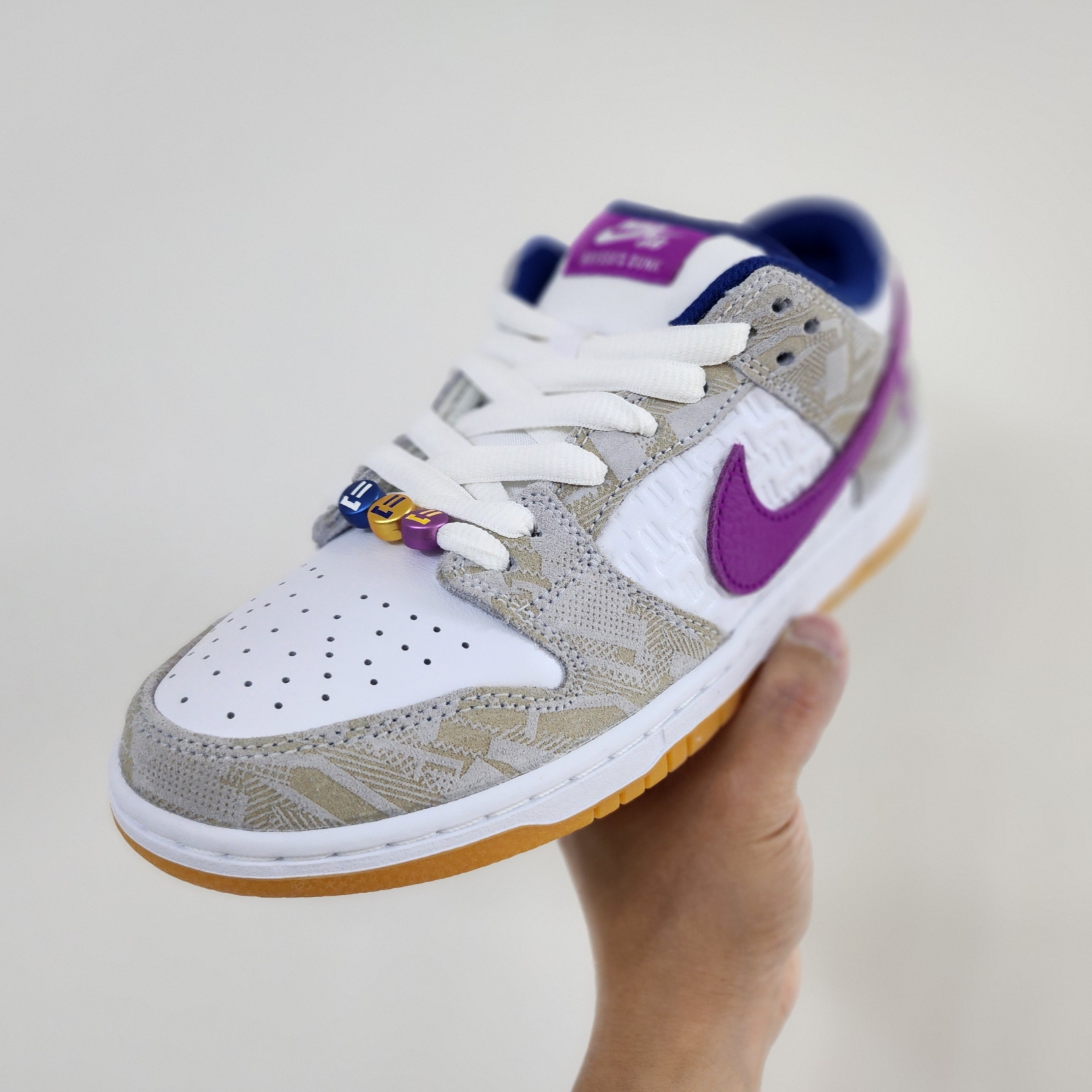Nike x Rayssa Leal SB Dunk Low PRM Pure Platinum Vivid Purple 착용 스타일 - 1