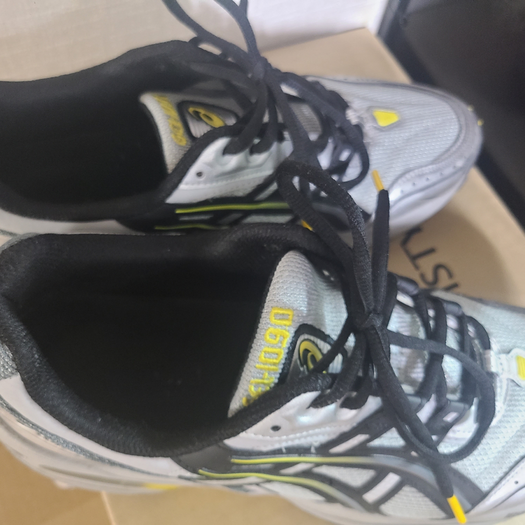 Asics Gel-1090 Mid Grey Black 착용 스타일