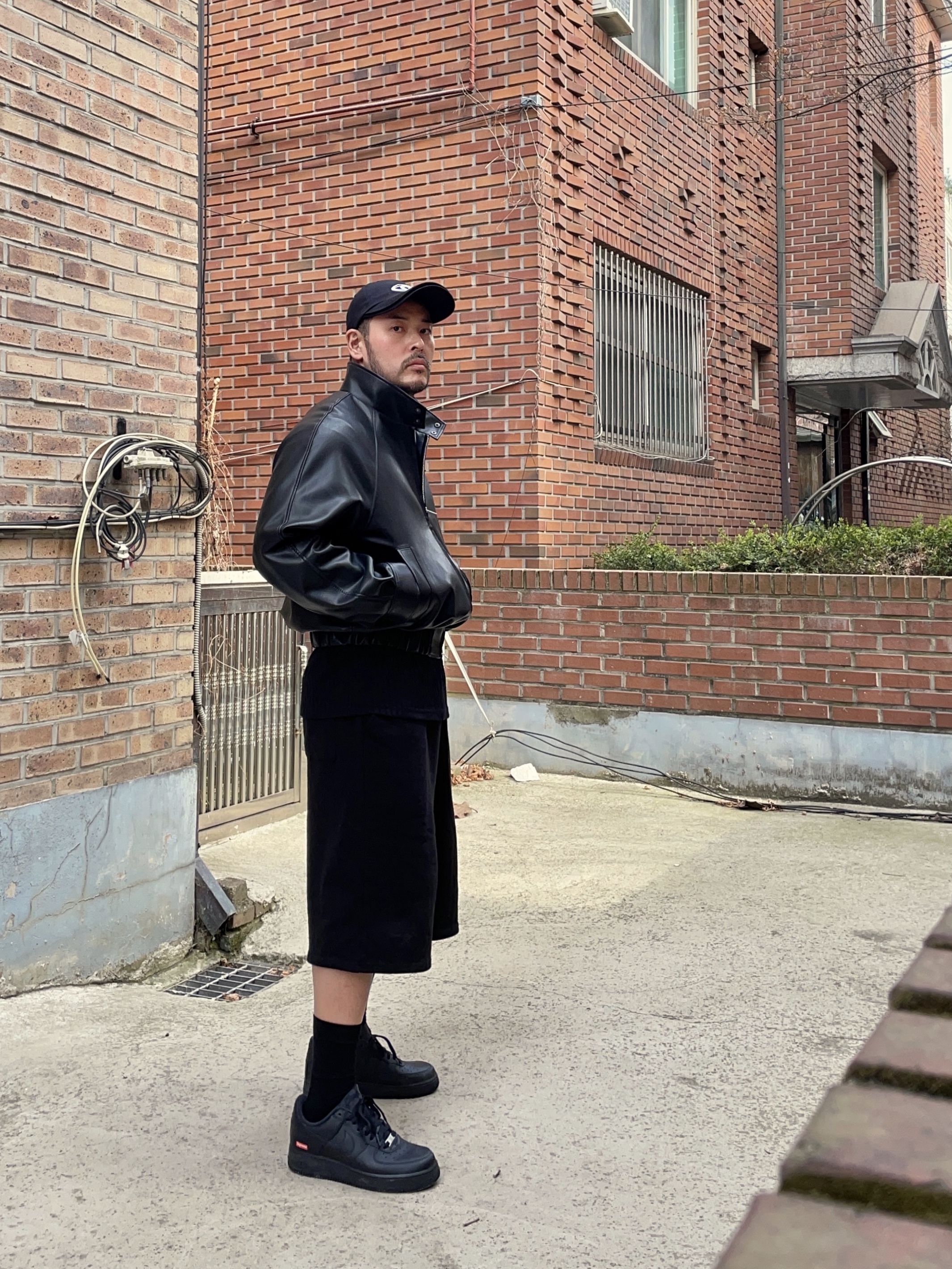 Nike x Supreme Air Force 1 Low Black, Civision by CSC Double Brim Cap Black 착용 스타일 - 4