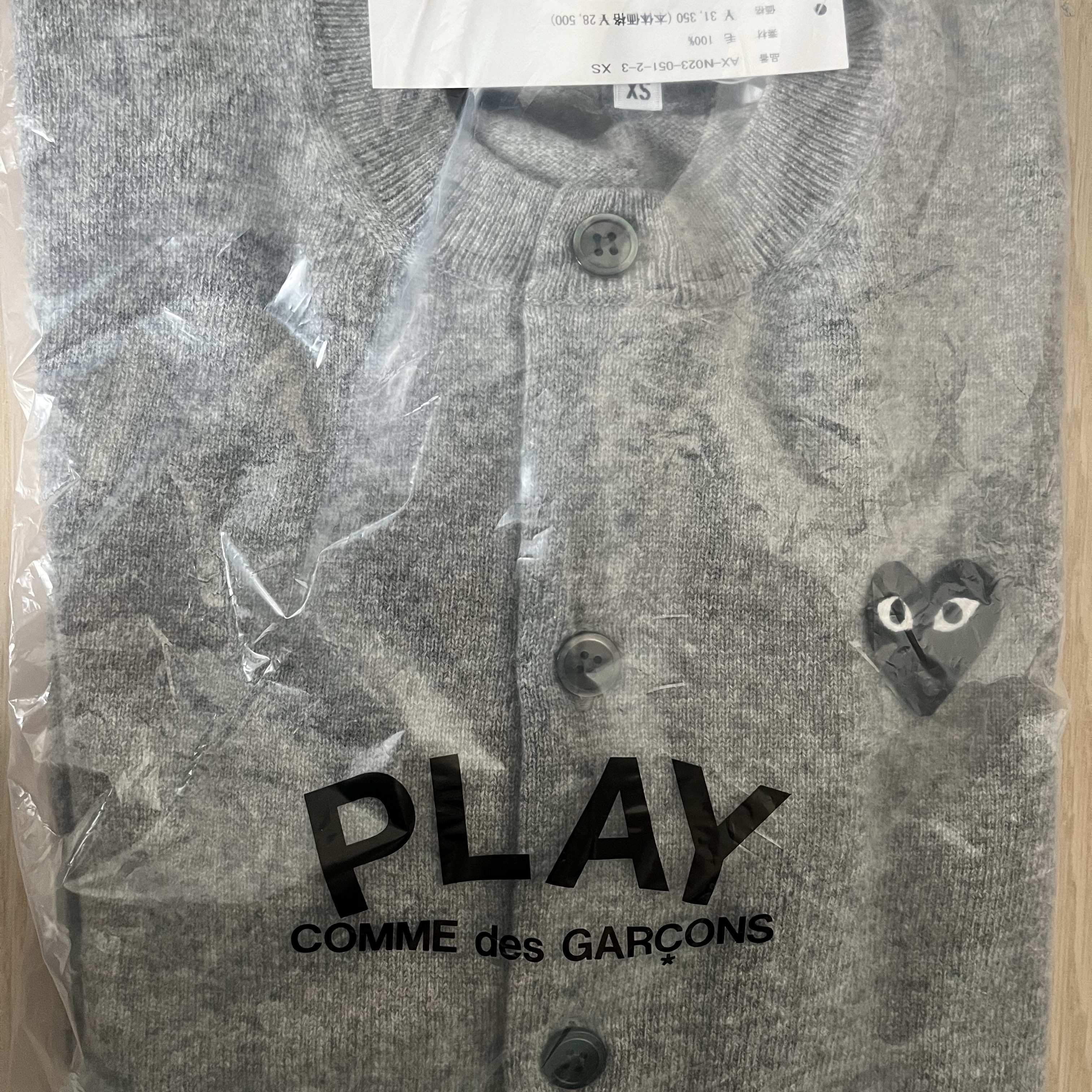 Play Comme des Garcons Black Heart Knit Cardigan Grey 착용 스타일