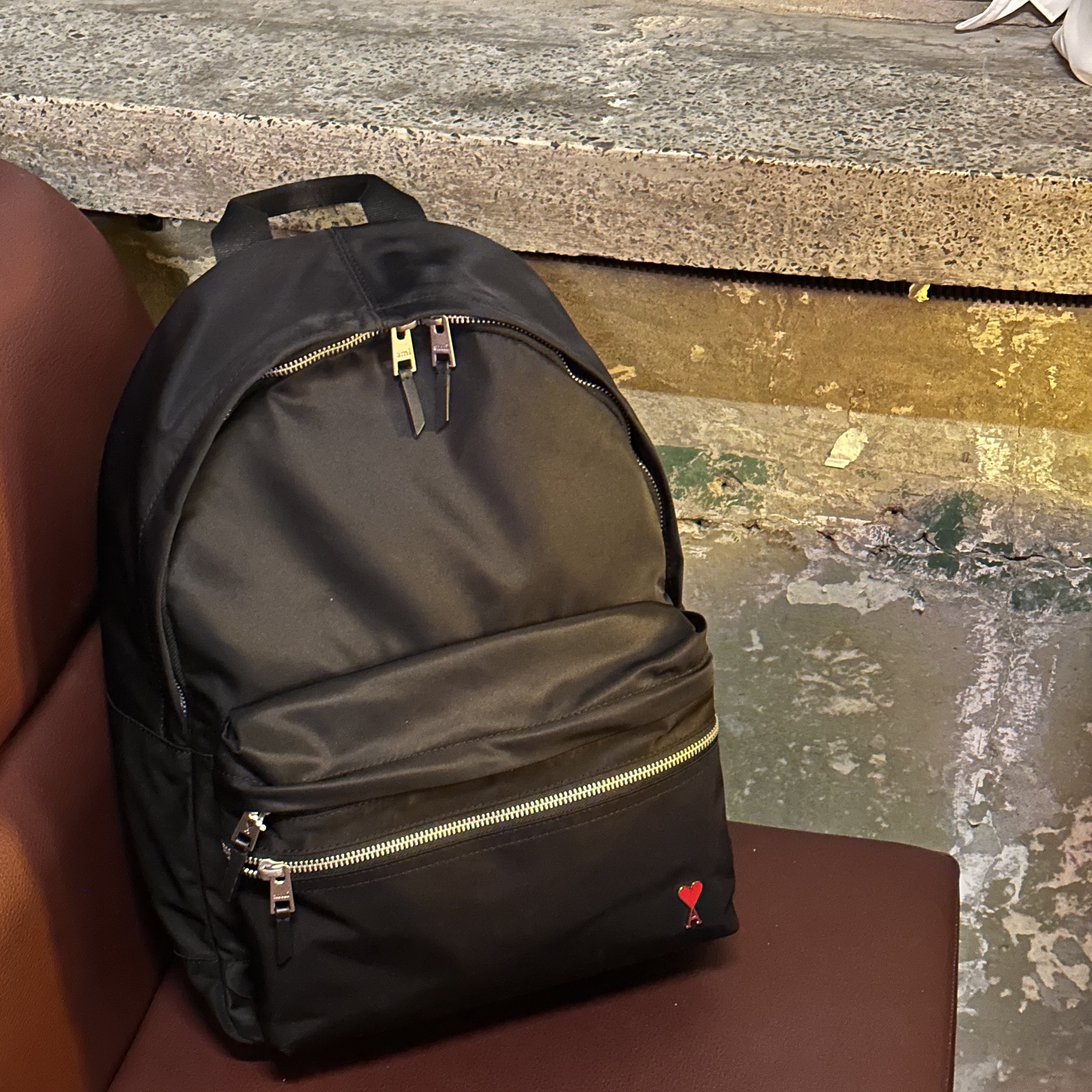 Ami De Coeur Backpack Black 착용 스타일 - 1