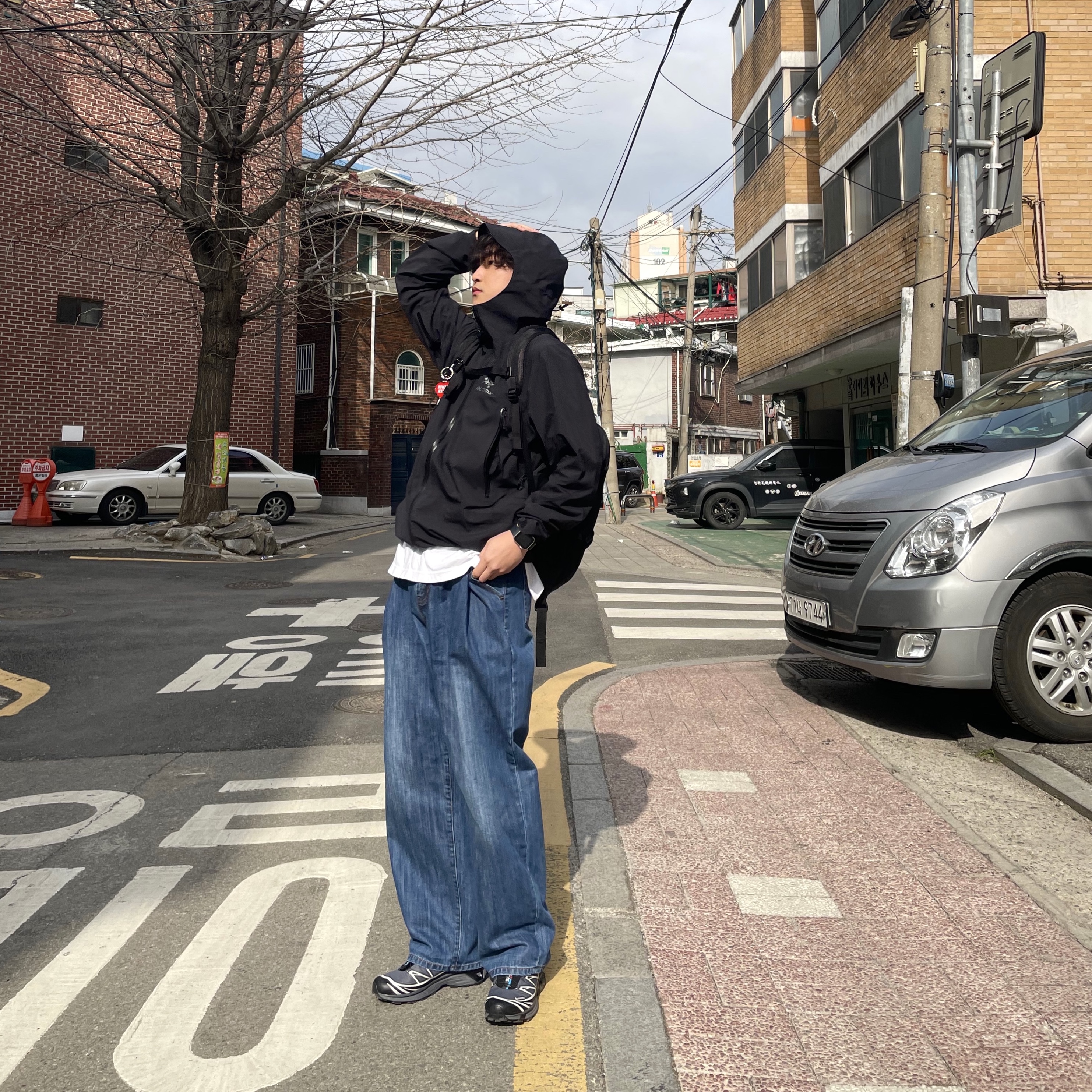 Arc'teryx Zeta SL Jacket Black 착용 스타일