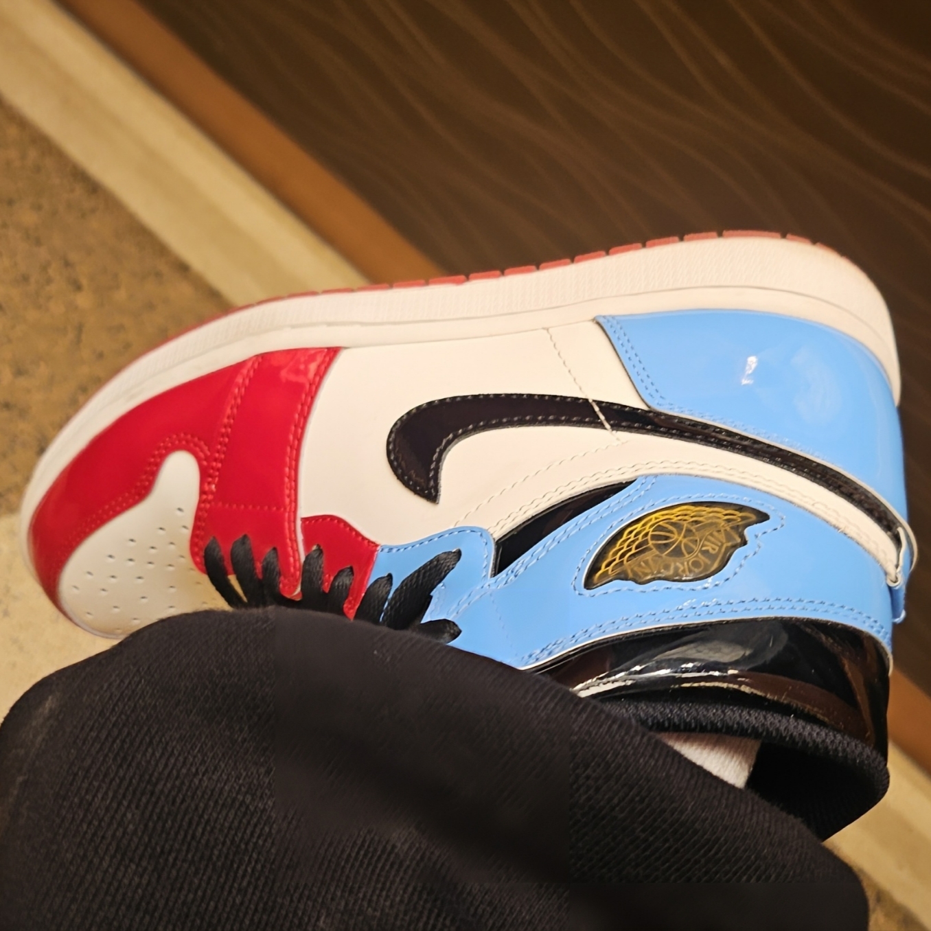 Jordan 1 Retro High Fearless UNC Chicago, Safarispot Basic Safari Heavy Sweat Pants Black 착용 스타일 - 1