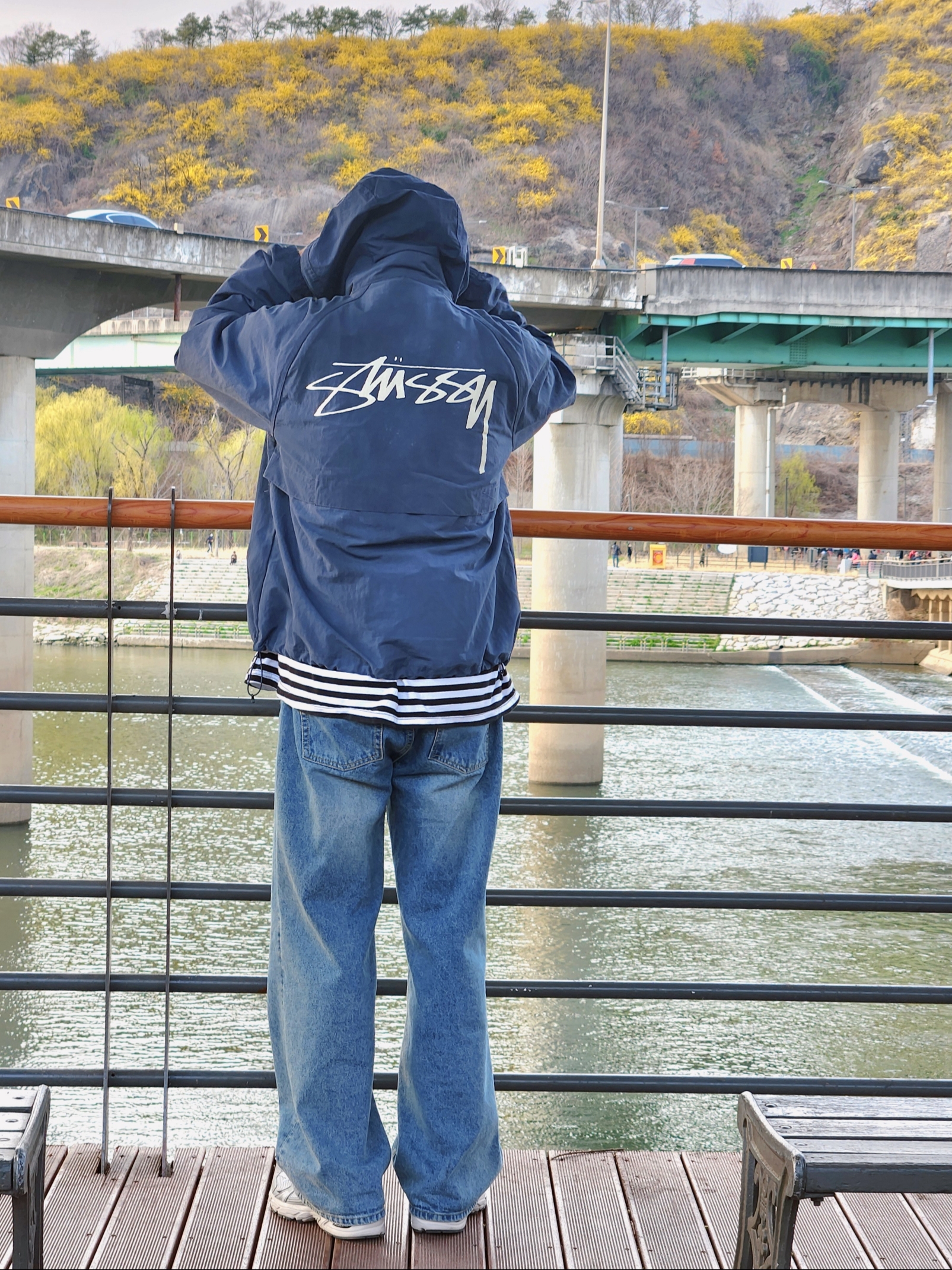 Stussy Wave Dye Beach Shell Jacket Navy, New Balance 530 Steel Grey 착용 스타일 - 3