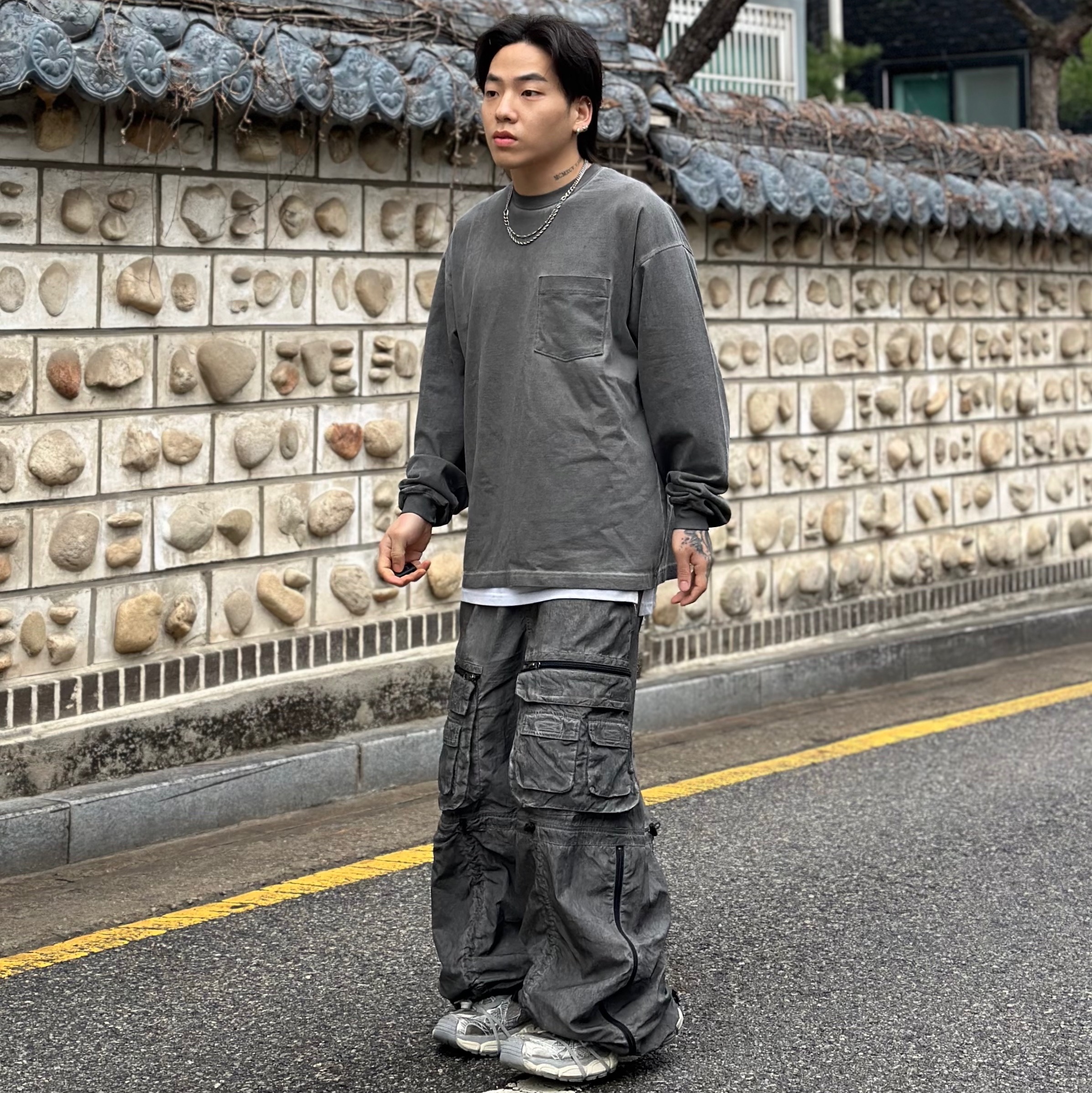 (W) Balenciaga 3XL Sneakers Light Beige 착용 스타일 - 2