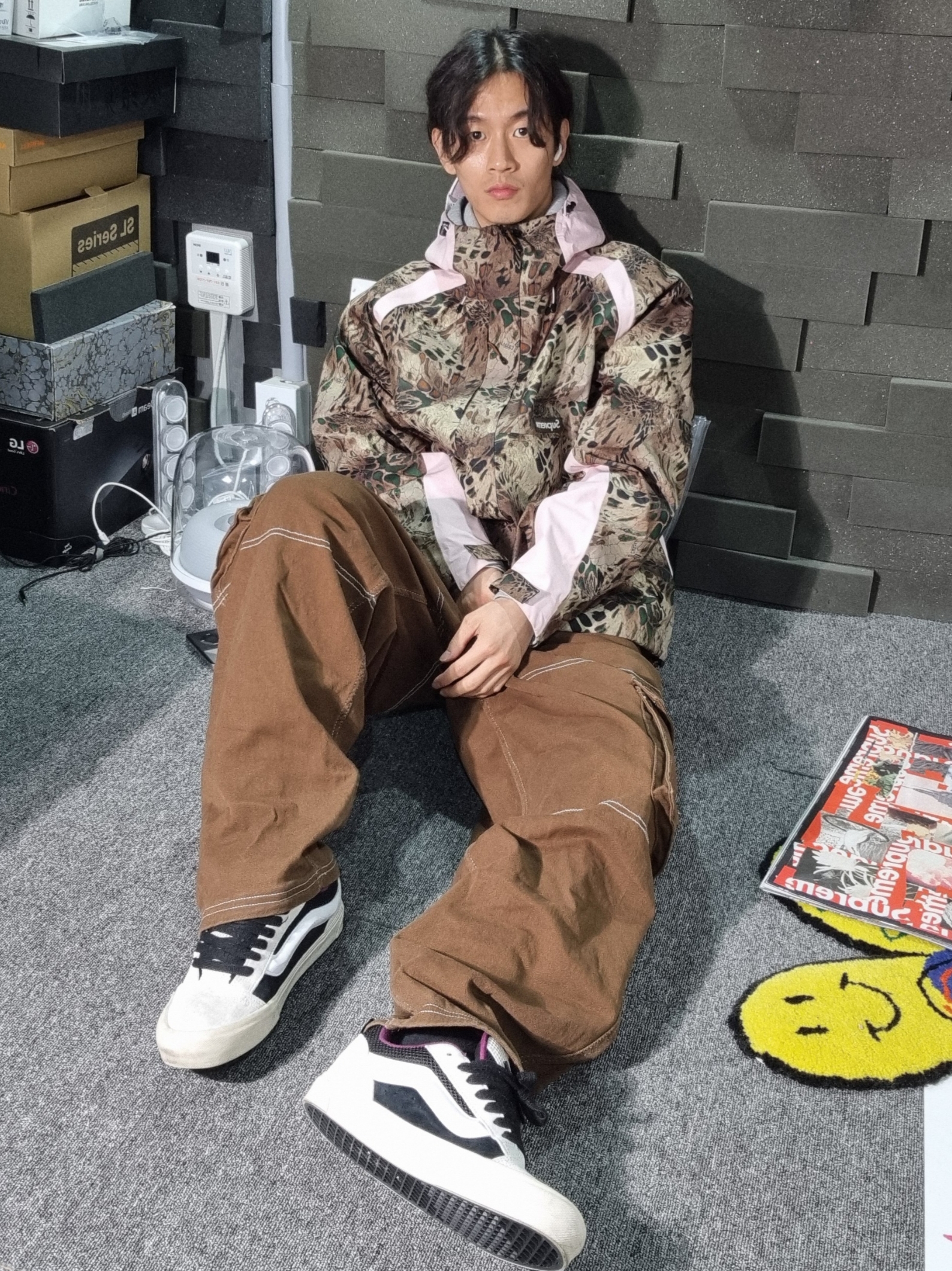 Supreme Gore-Tex Paclite Jacket Brown Prym1 Camo - 22SS, Vans Vault Knu-Skool VLT Devil's Details White 착용 스타일