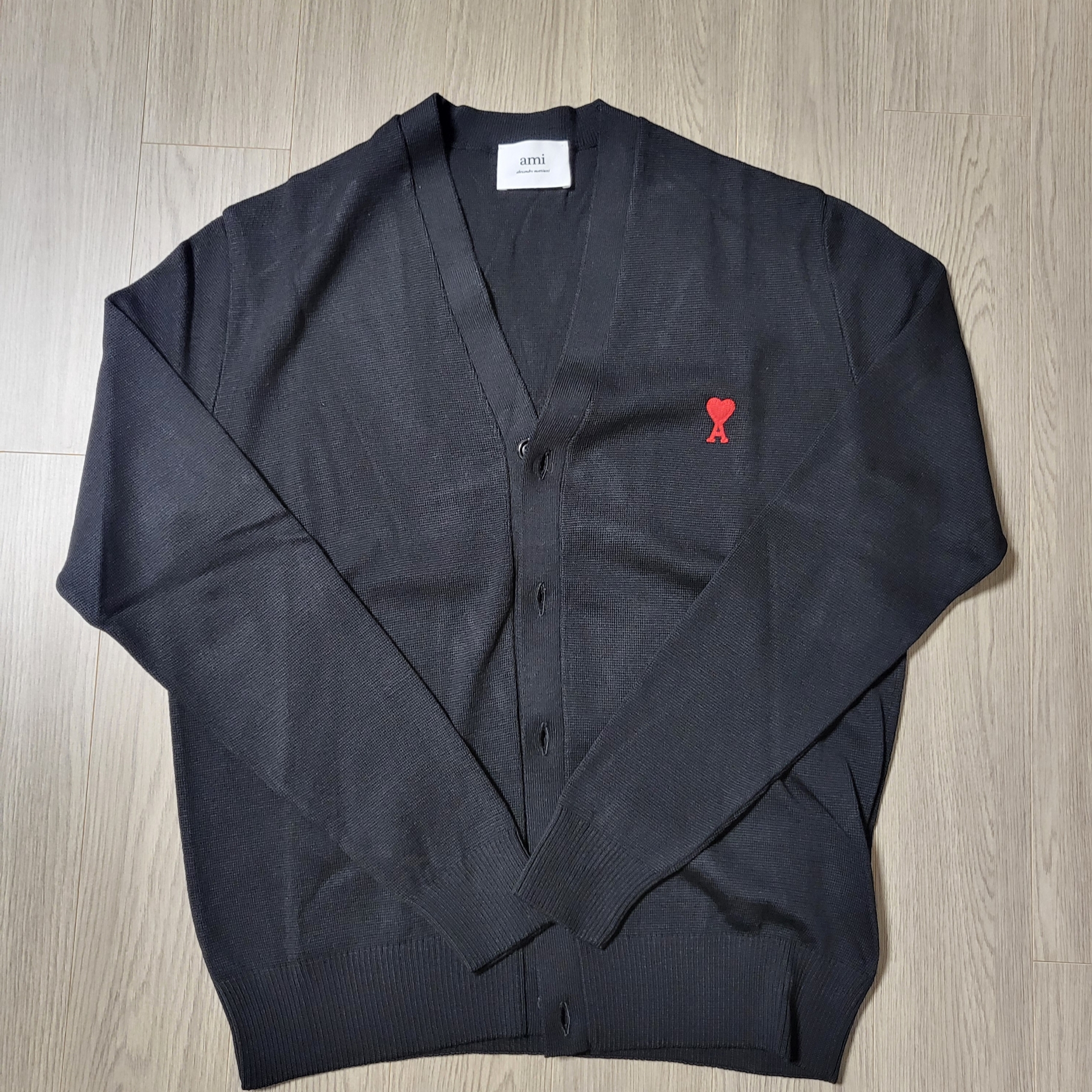 AMI de Coeur Wool Cardigan Black 착용 스타일