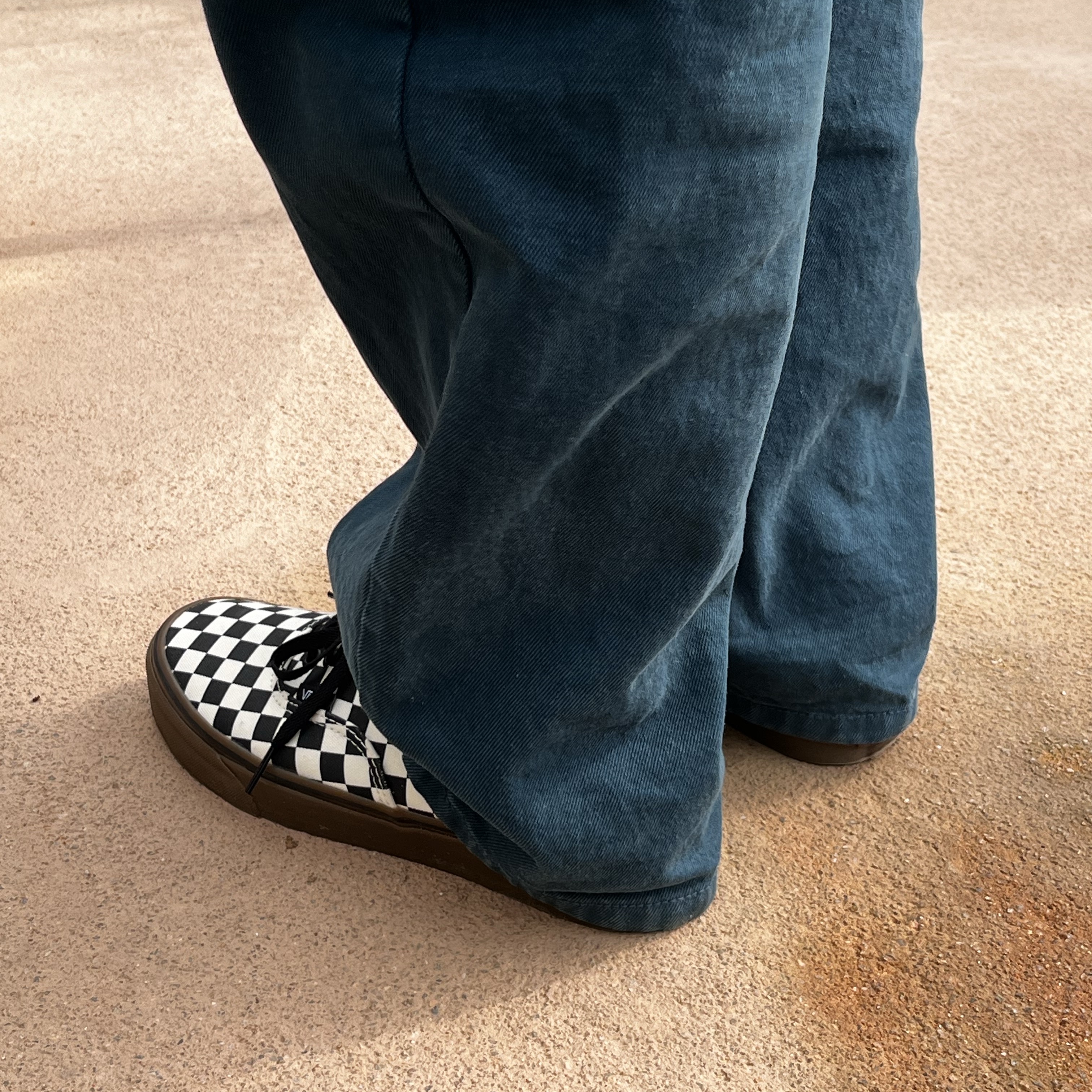 Vans Authentic Checkerboard Black White Gum 착용 스타일 - 3