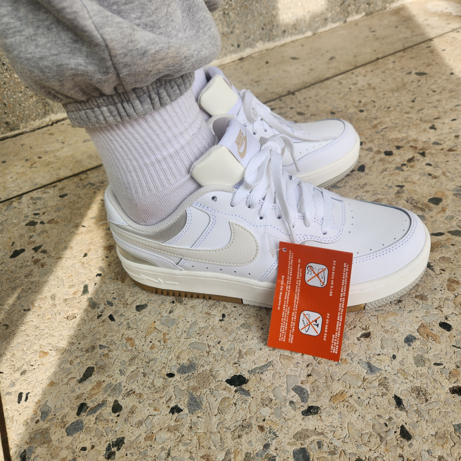 (W) Nike Gamma Force White Light Bone 착용 스타일