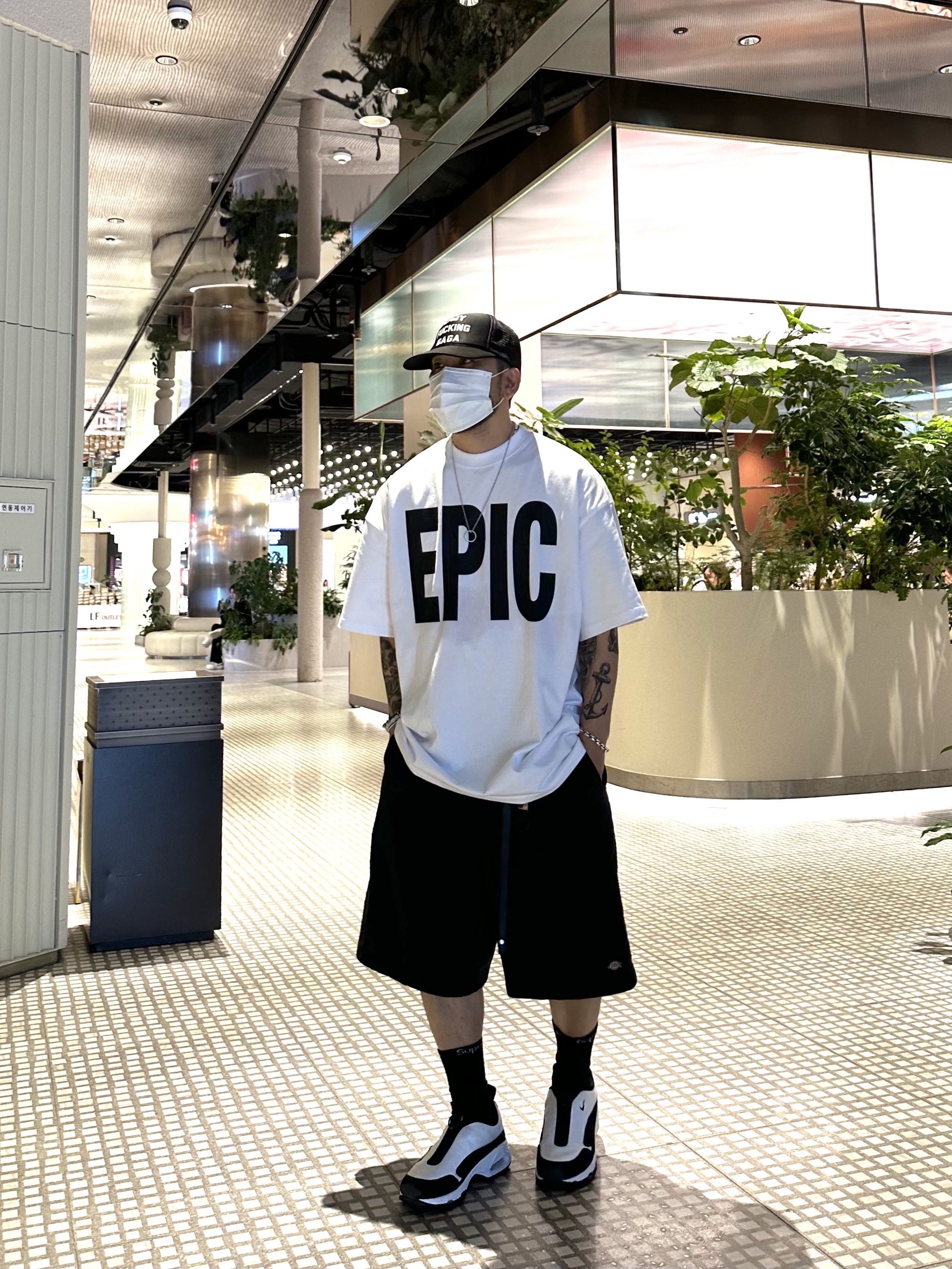 Nike x Comme des Garcons Homme Plus Air Max Sunder SP White Black, Supreme Hanes Crew Socks Black (4 Pack) 착용 스타일