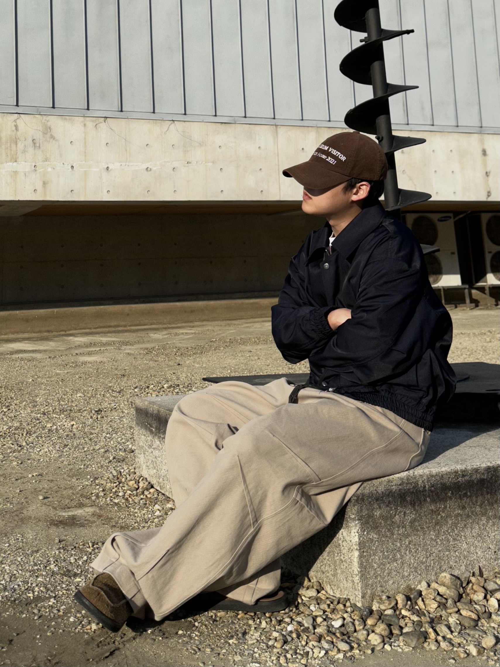 The Museum Visitor Corduroy Ball Cap Brown 착용 스타일 - 6