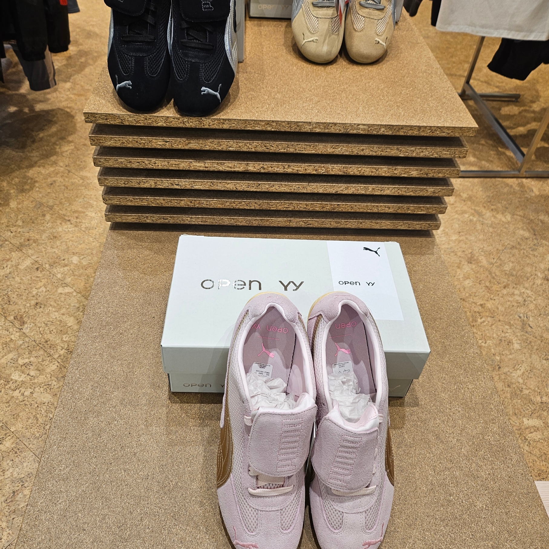 Puma x Open Yy Speedcat Prairie Tan Matte Silver, Puma x Open Yy Speedcat Black Shadow Gray 착용 스타일 - 1