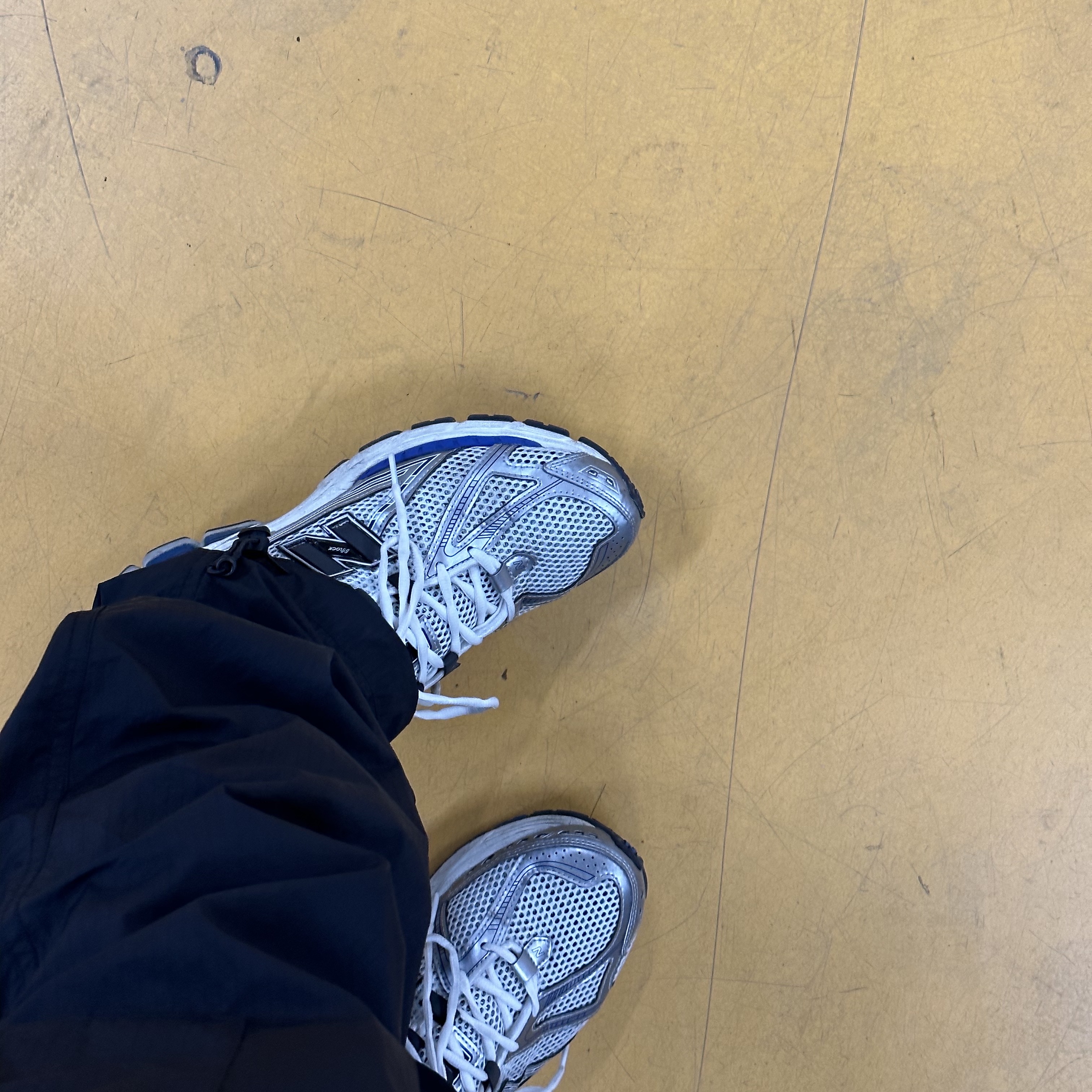 New Balance 1906R Silver Metallic 착용 스타일 - 3