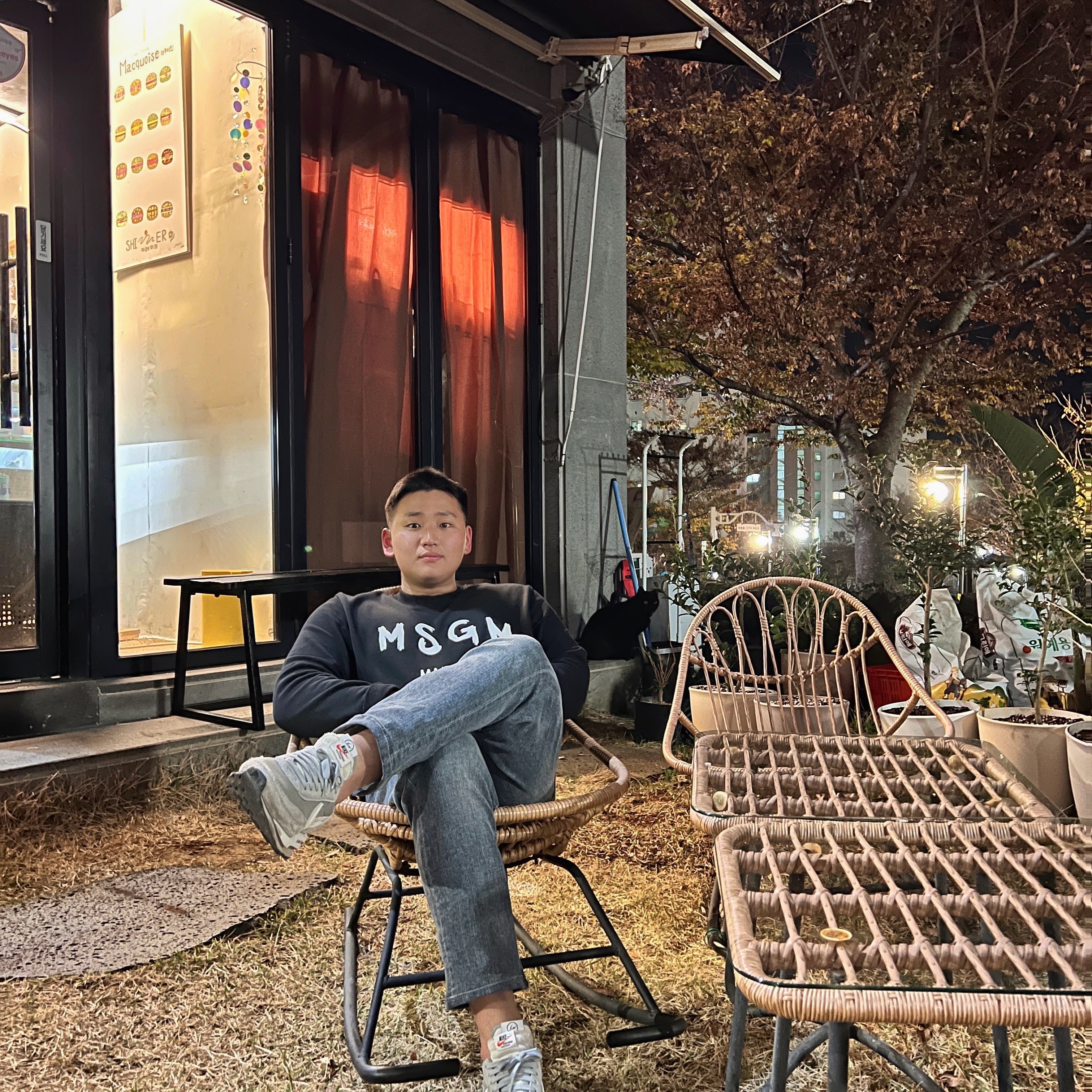 Nike x Sacai x Fragment LDWaffle Light Smoke Grey, MSGM Cotton Crewneck Sweatshirt with Brushed Logo Black 착용 스타일