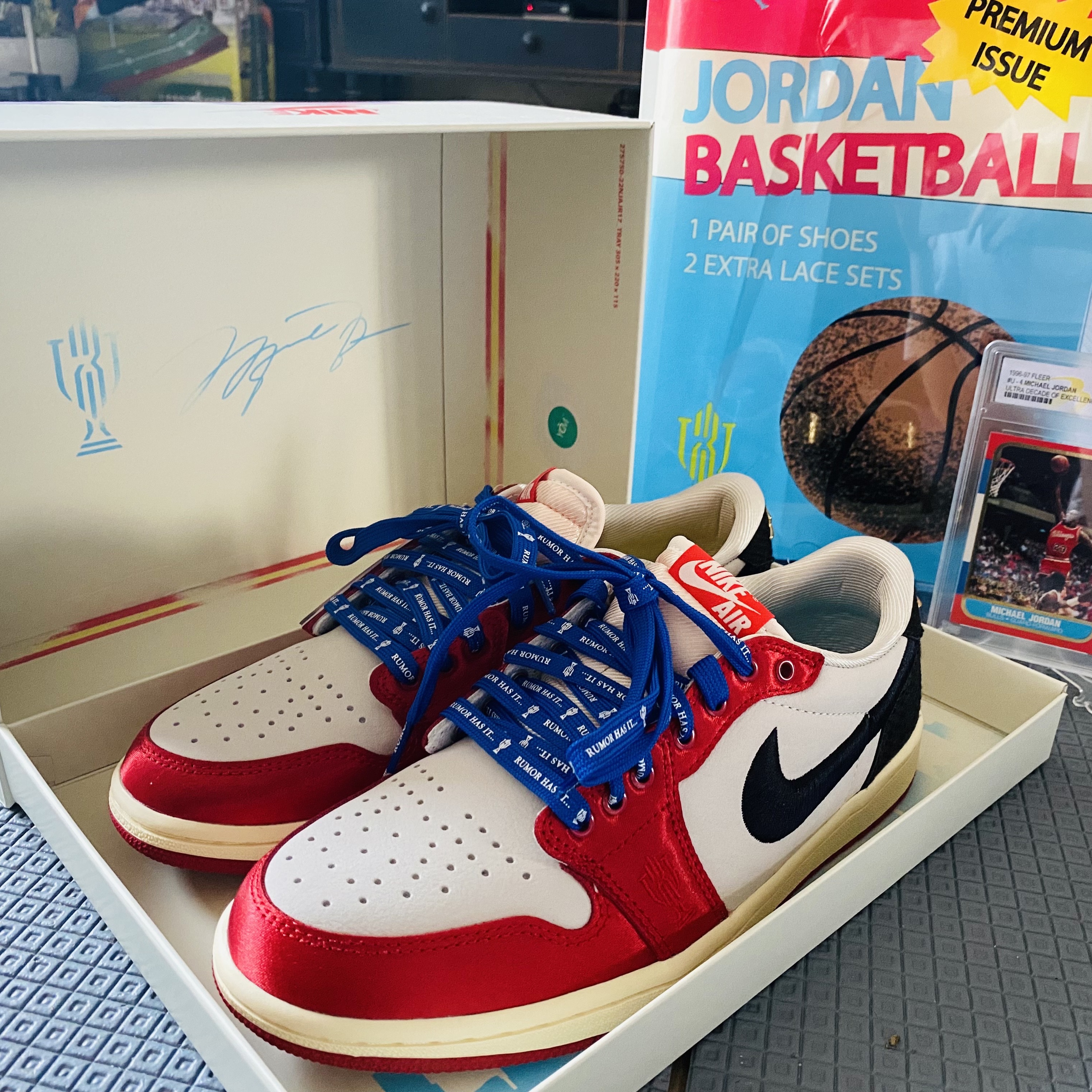 Jordan 1 x Trophy Room Retro Low OG SP Sail Varsity Red 착용 스타일 - 6
