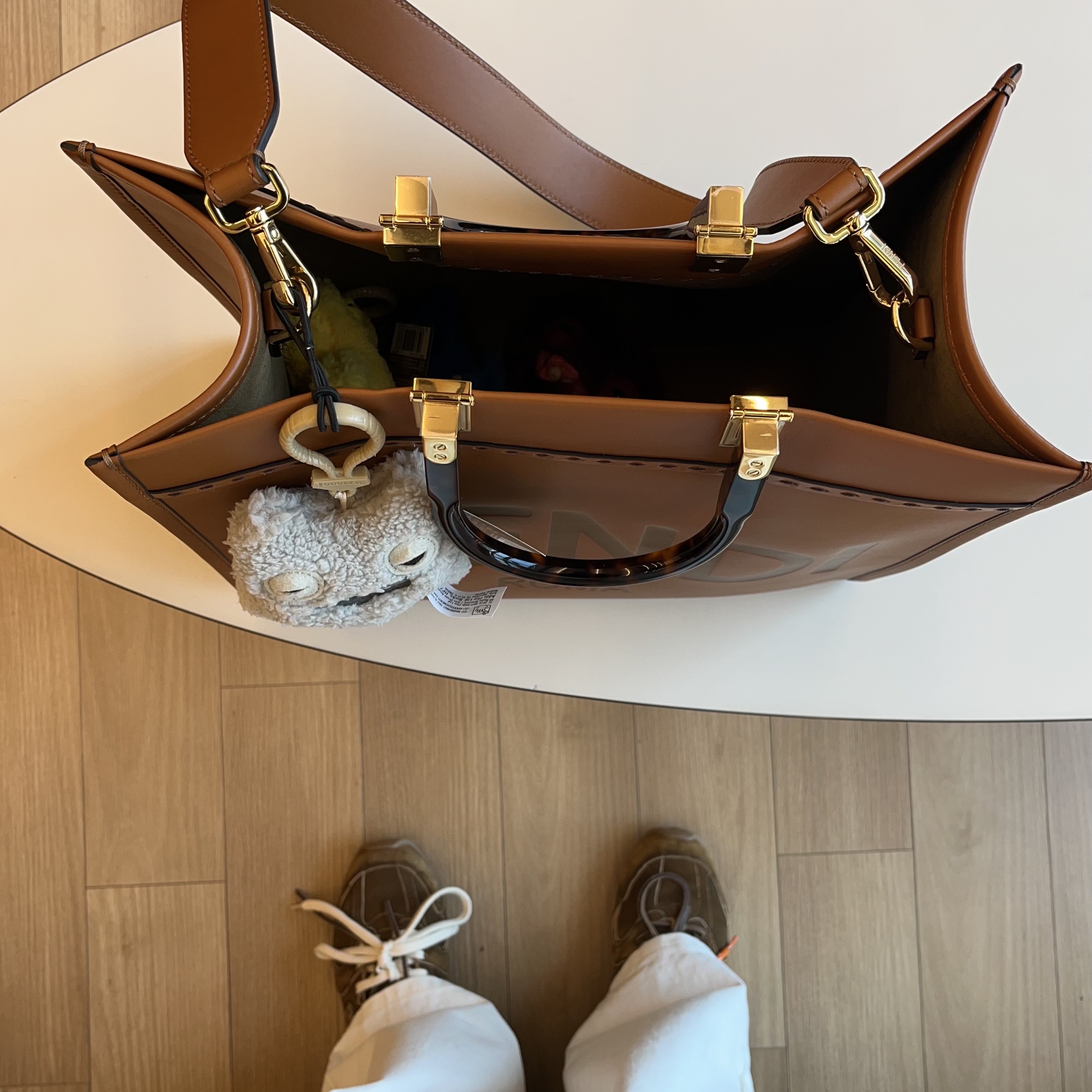 (W) New Balance x Miu Miu 530 Suede Mesh Sneakers Cinnamon 착용 스타일 - 2