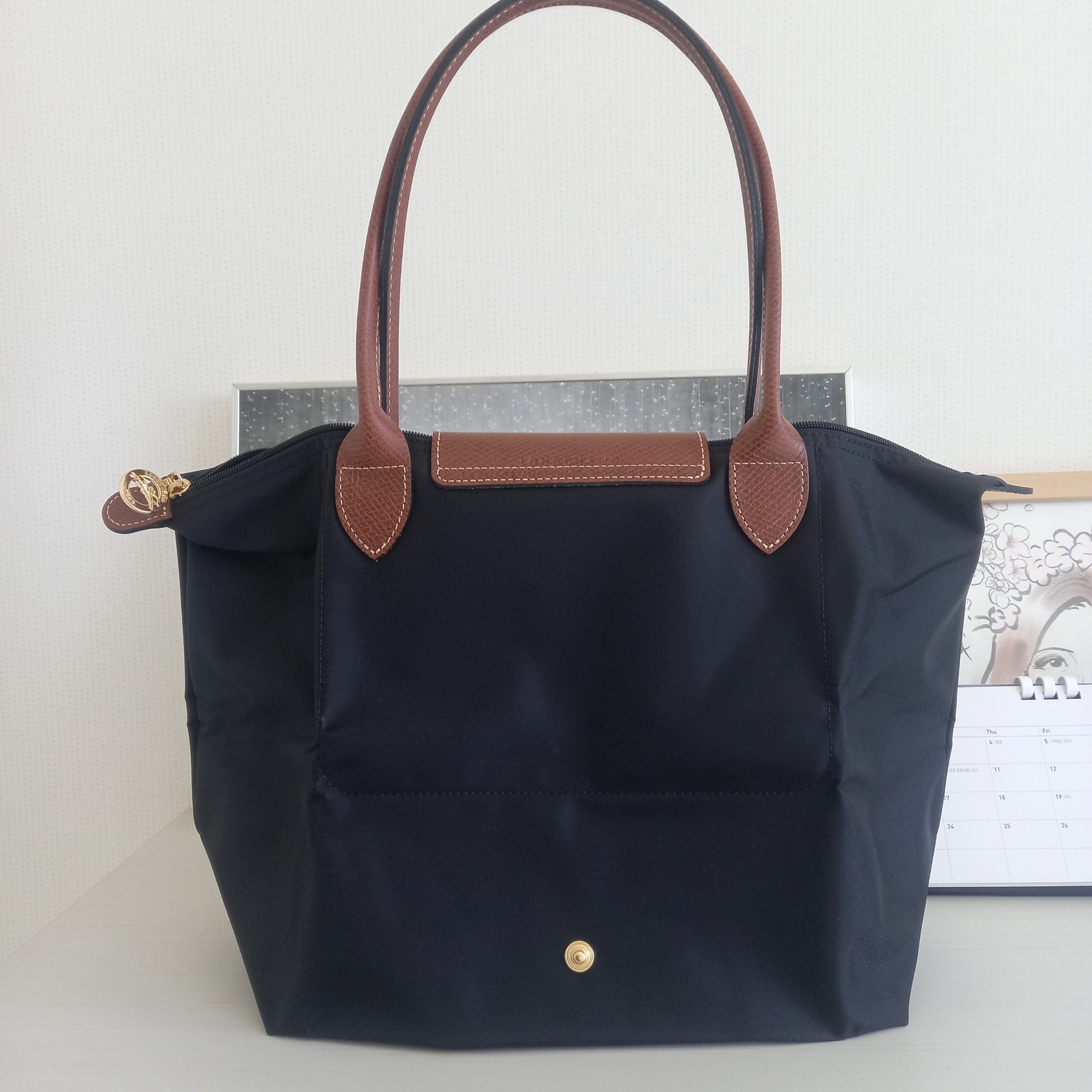 Longchamp Le Pliage Original Tote Bag M Black 착용 스타일 - 2