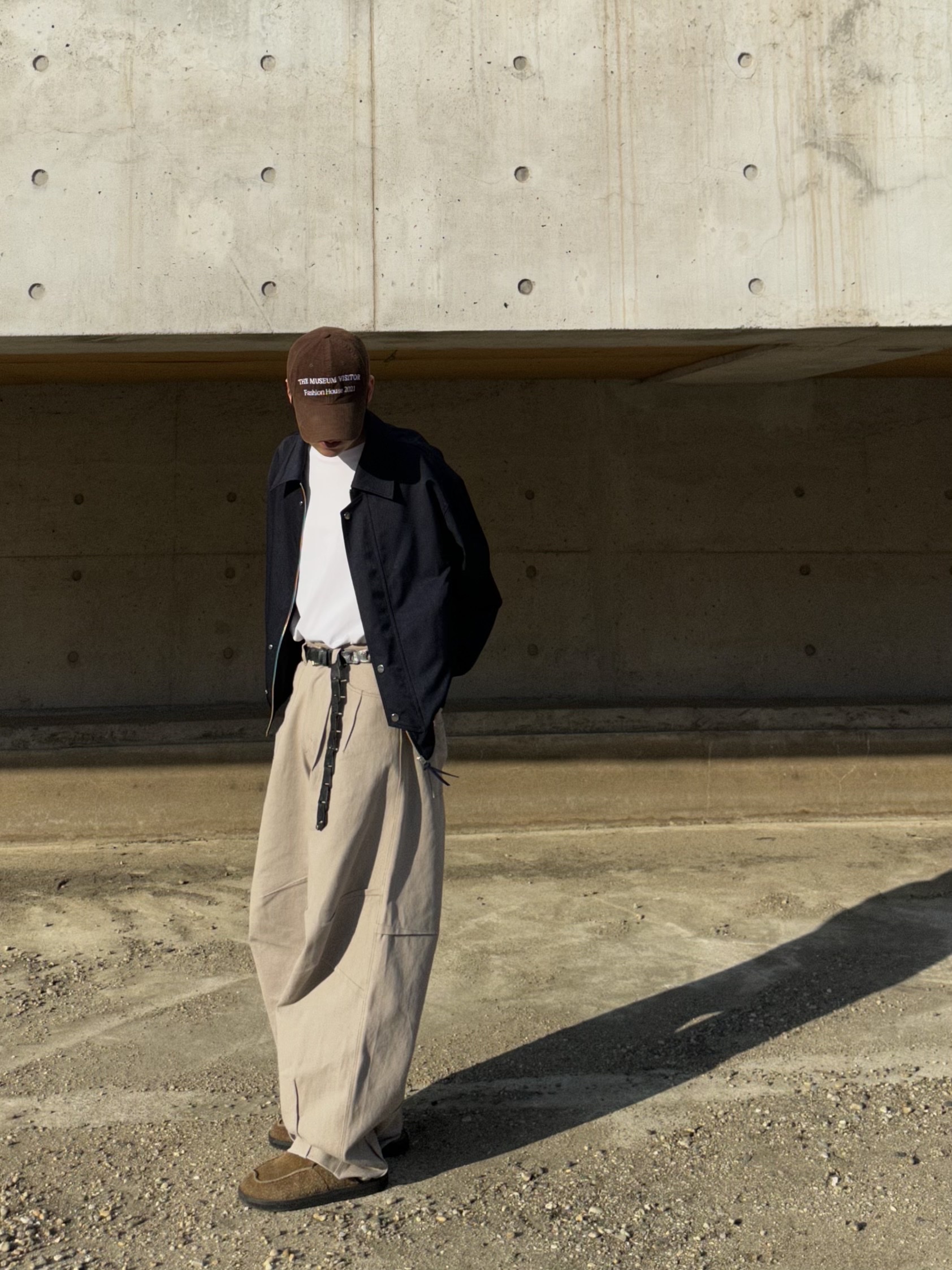 The Museum Visitor Corduroy Ball Cap Brown 착용 스타일 - 7