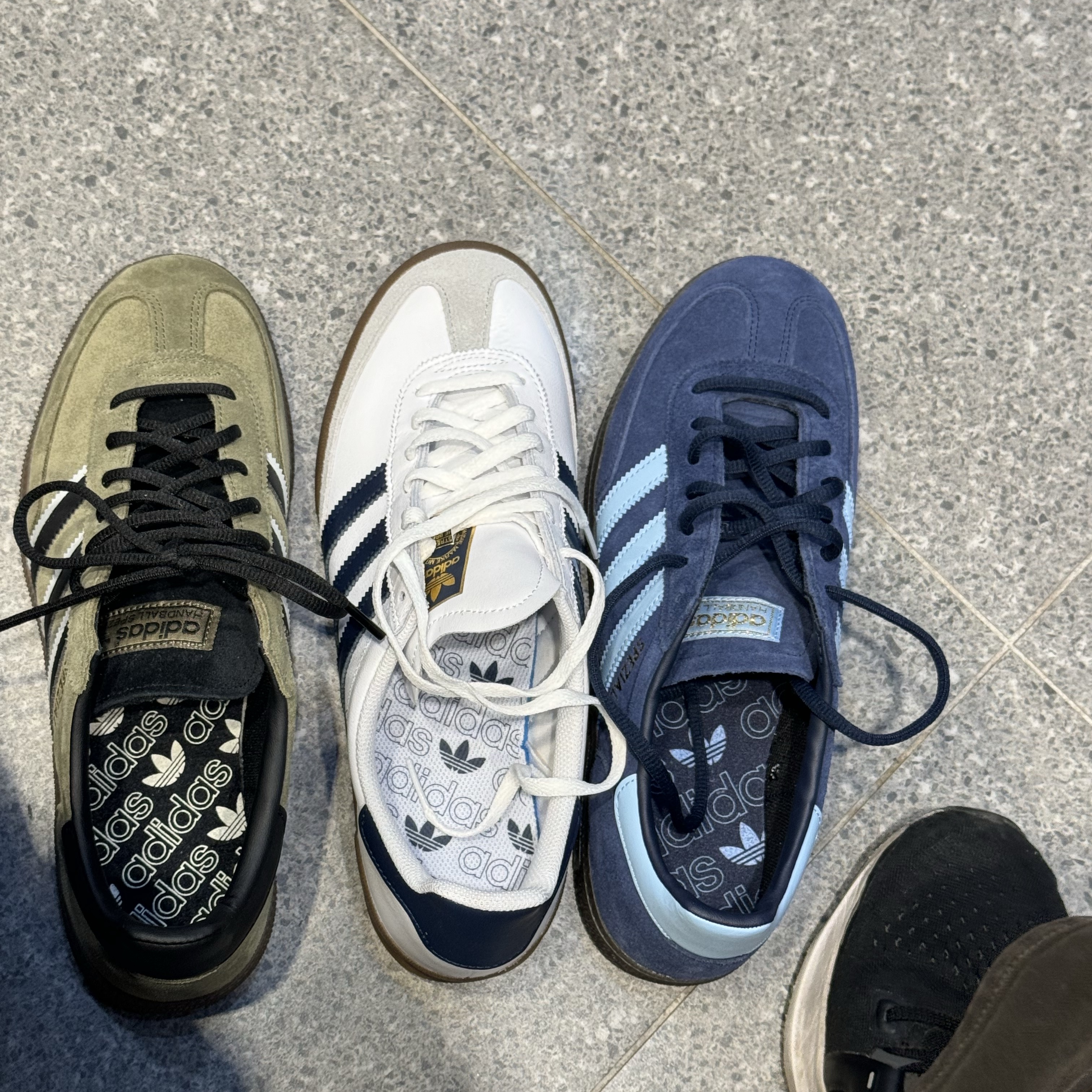 Adidas Spezial Handball Collegiate Navy, Adidas Samba OG Cloud White 착용 스타일 - 3
