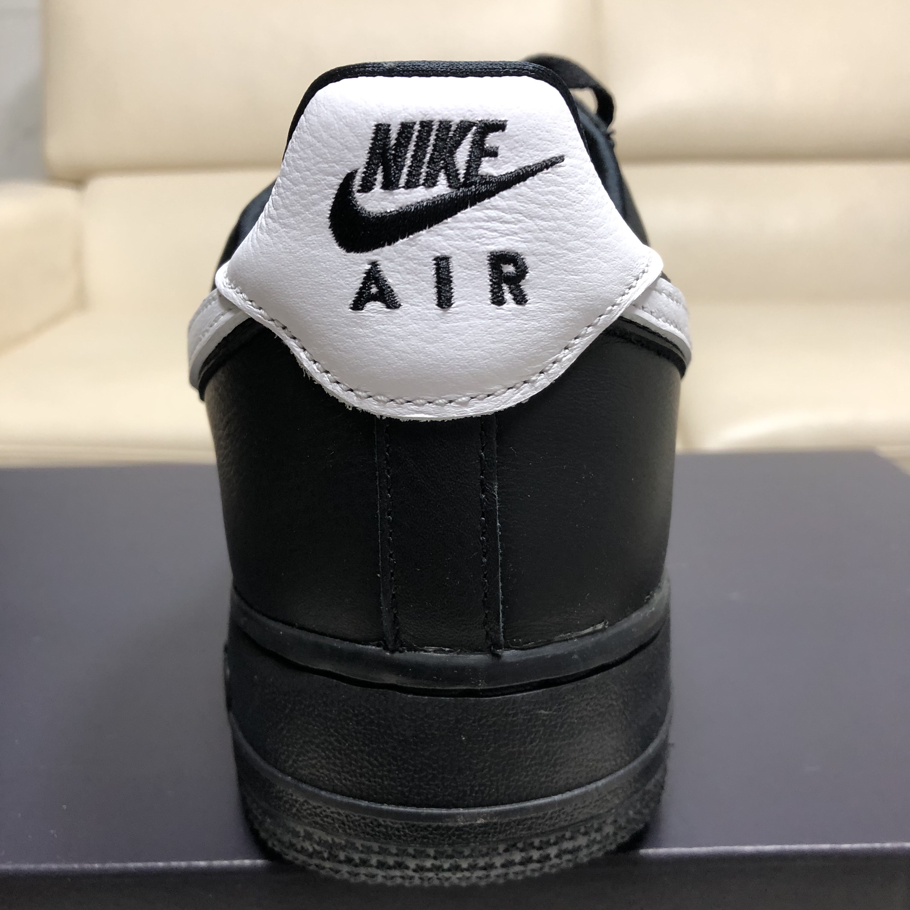 Nike Air Force 1 Low QS Black White 착용 스타일 - 4