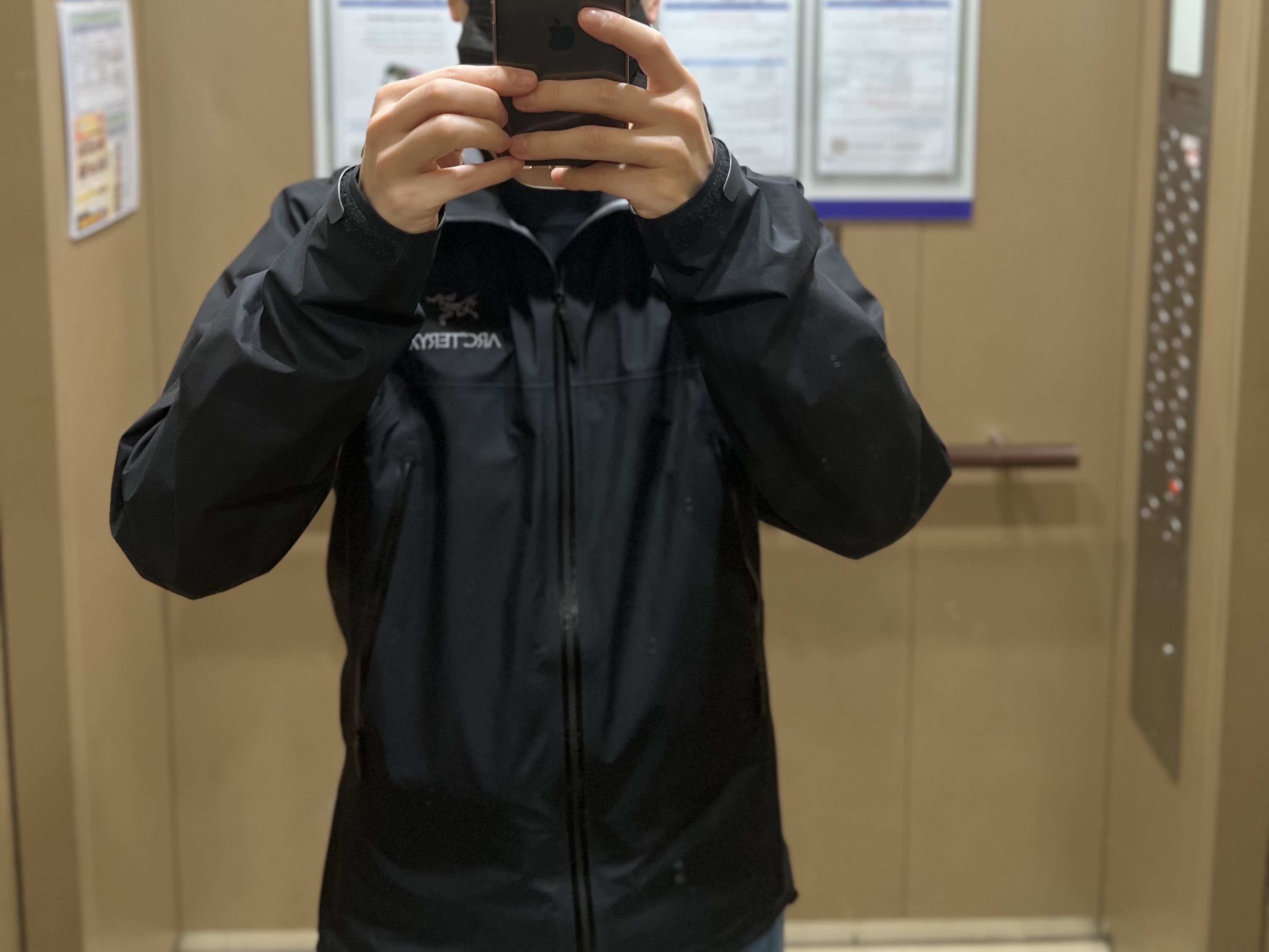 Arc'teryx Beta Jacket Black 착용 스타일