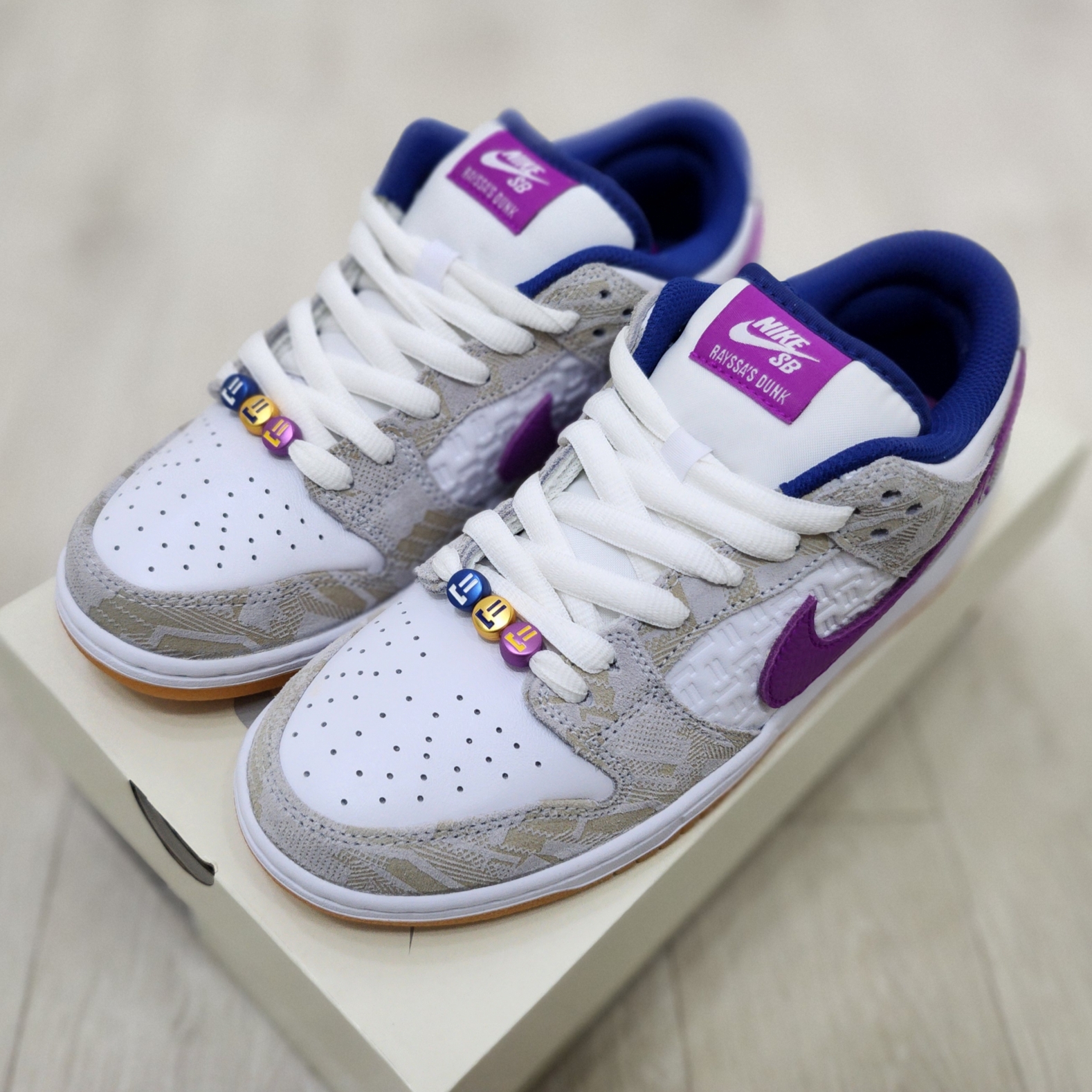 Nike x Rayssa Leal SB Dunk Low PRM Pure Platinum Vivid Purple 착용 스타일 - 2