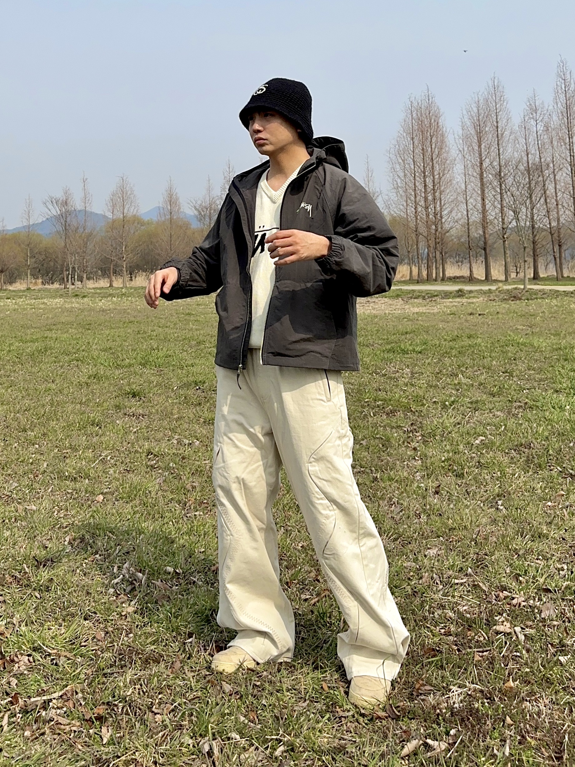 Stussy Sweater Vest Natural, Stussy Wave Dye Beach Shell Jacket Black 착용 스타일