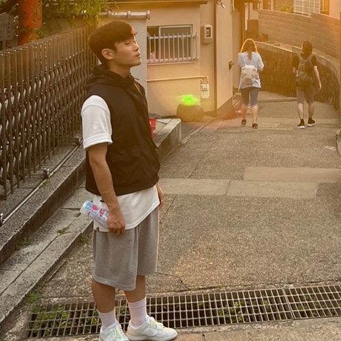 (W) Nike Dunk Low Next Nature Barely Green and White, IAB Studio 10th Anniversary T-Shirt White 착용 스타일 - 1