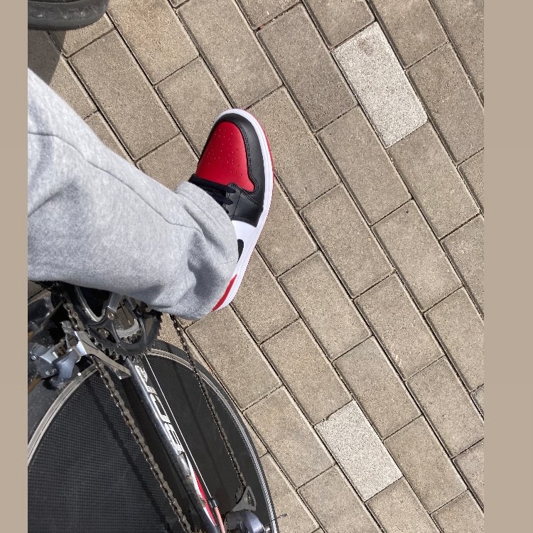 Jordan 1 Low White Varsity Red 착용 스타일