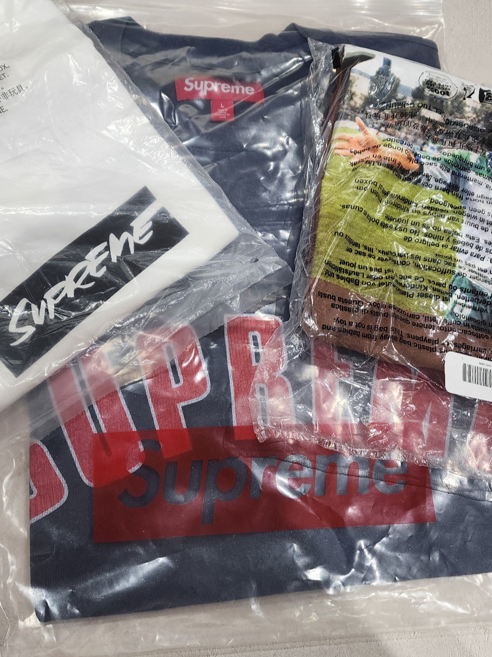 Supreme Futura Box Logo T-Shirt White - 24SS, Supreme Maradona T-Shirt Brown - 24SS 착용 스타일