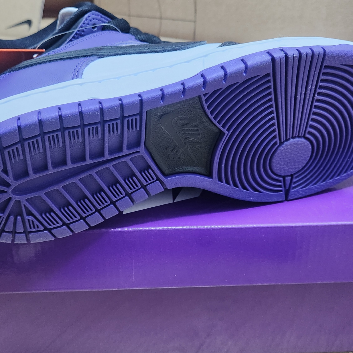 Nike SB Dunk Low Pro Court Purple 착용 스타일 - 5