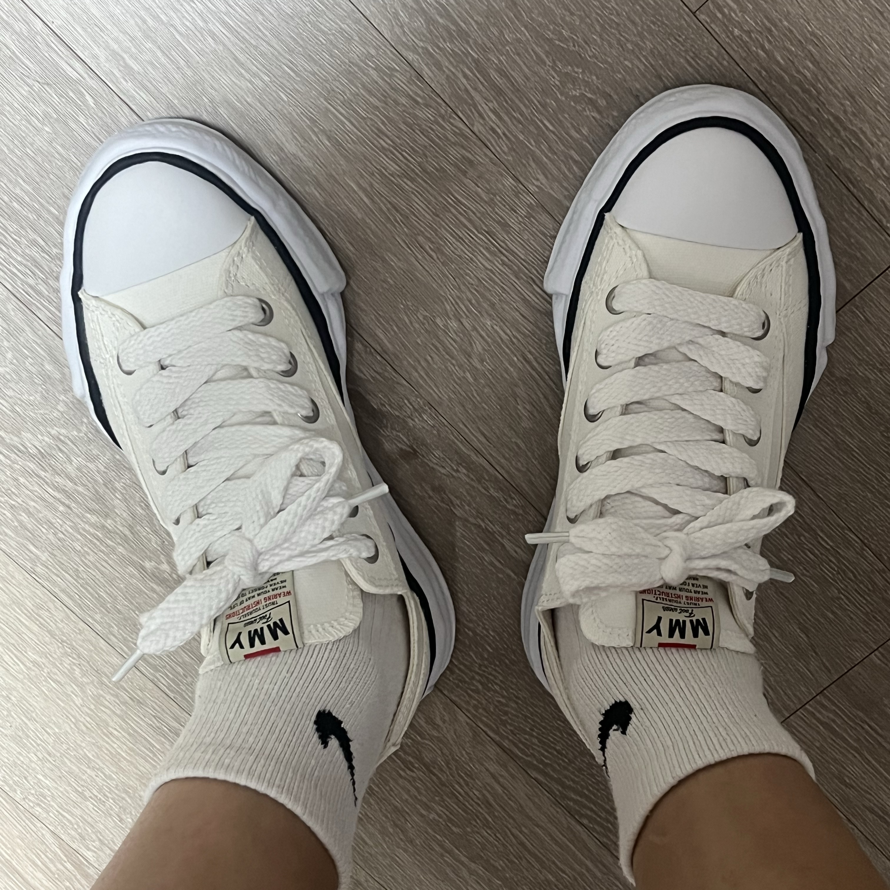 Maison Mihara Yasuhiro Peterson OG Sole Canvas Low Sneakers White 착용 스타일 - 2