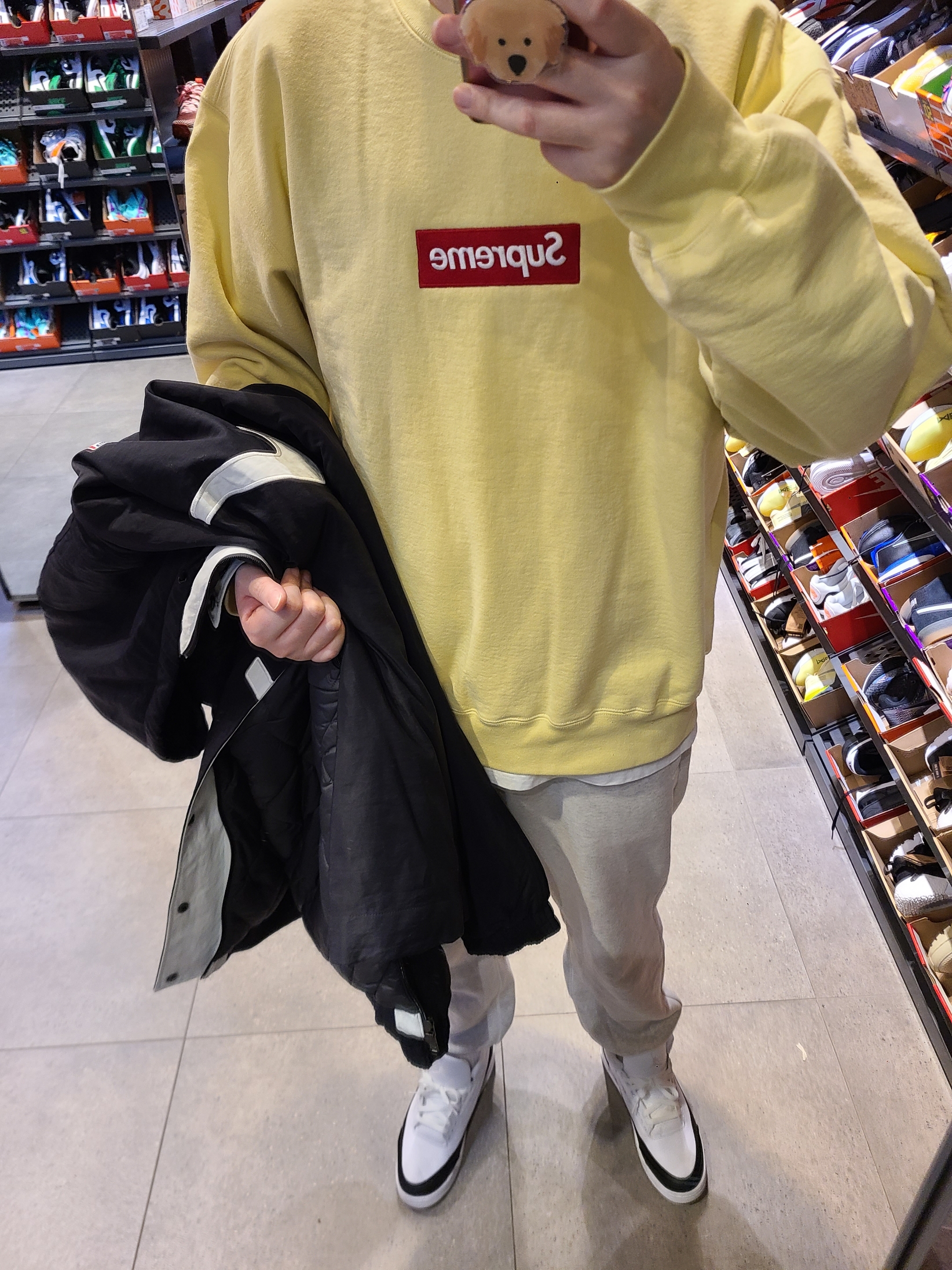 Supreme Box Logo Crewneck Pale Yellow - 22FW 착용 스타일